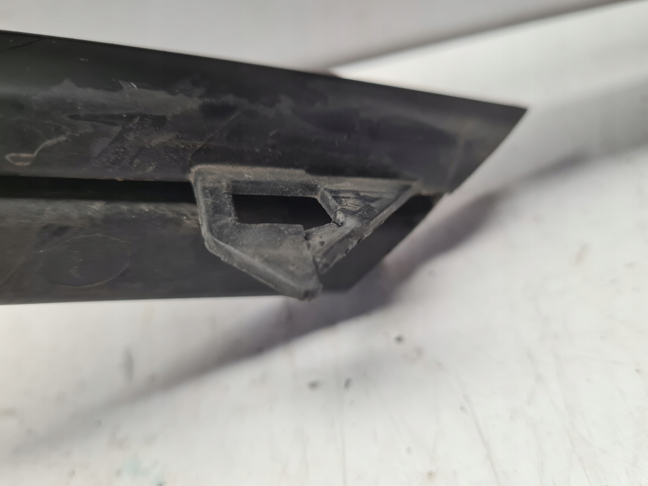 OPEL MOKKA X levá mřížka nárazníku mlhovky předek