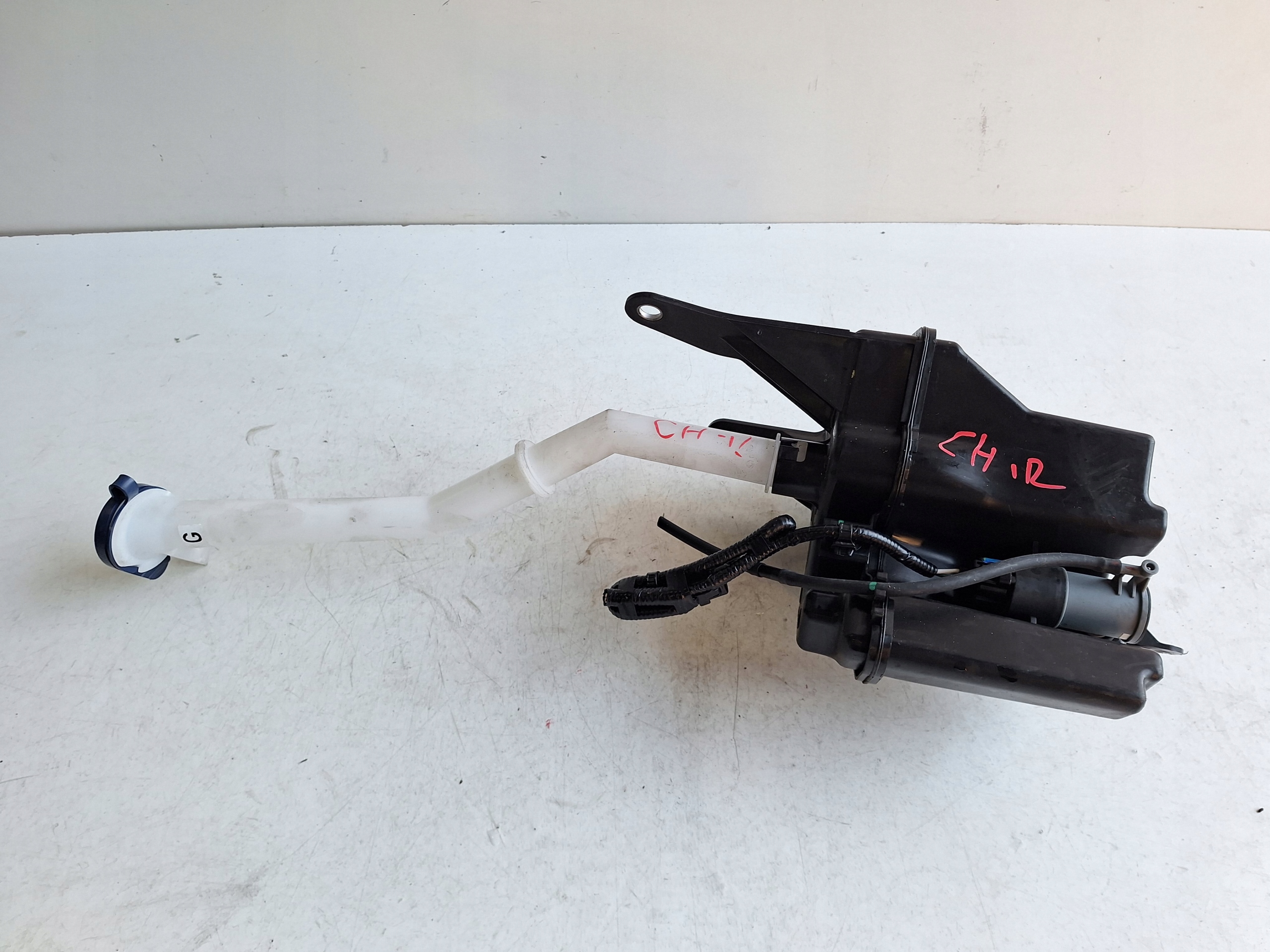 TOYOTA CH-R GR II 23-> Behälter Spritzdüse
