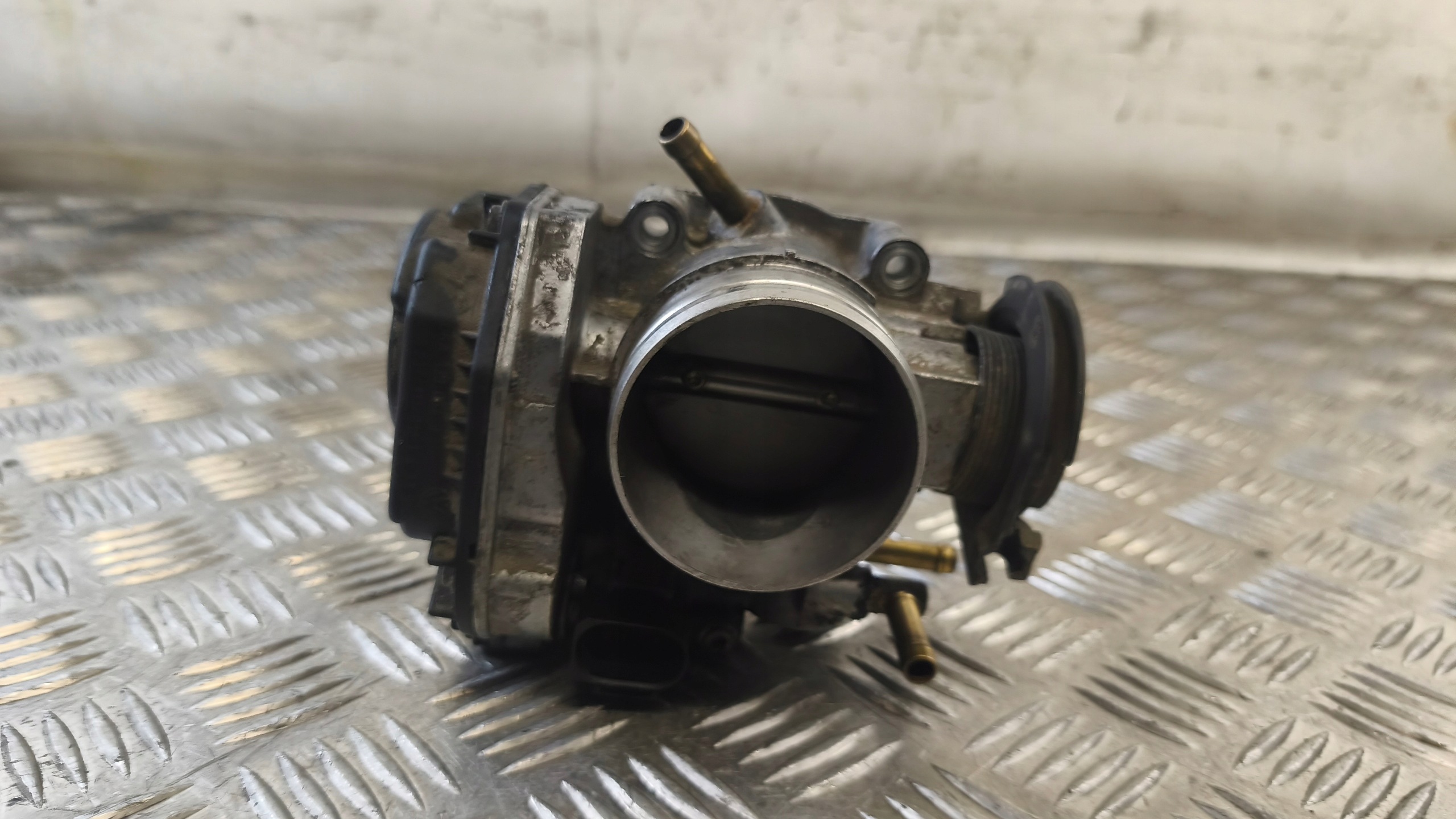 throttle flap VW GOLF IV 1.6B 06A133064J