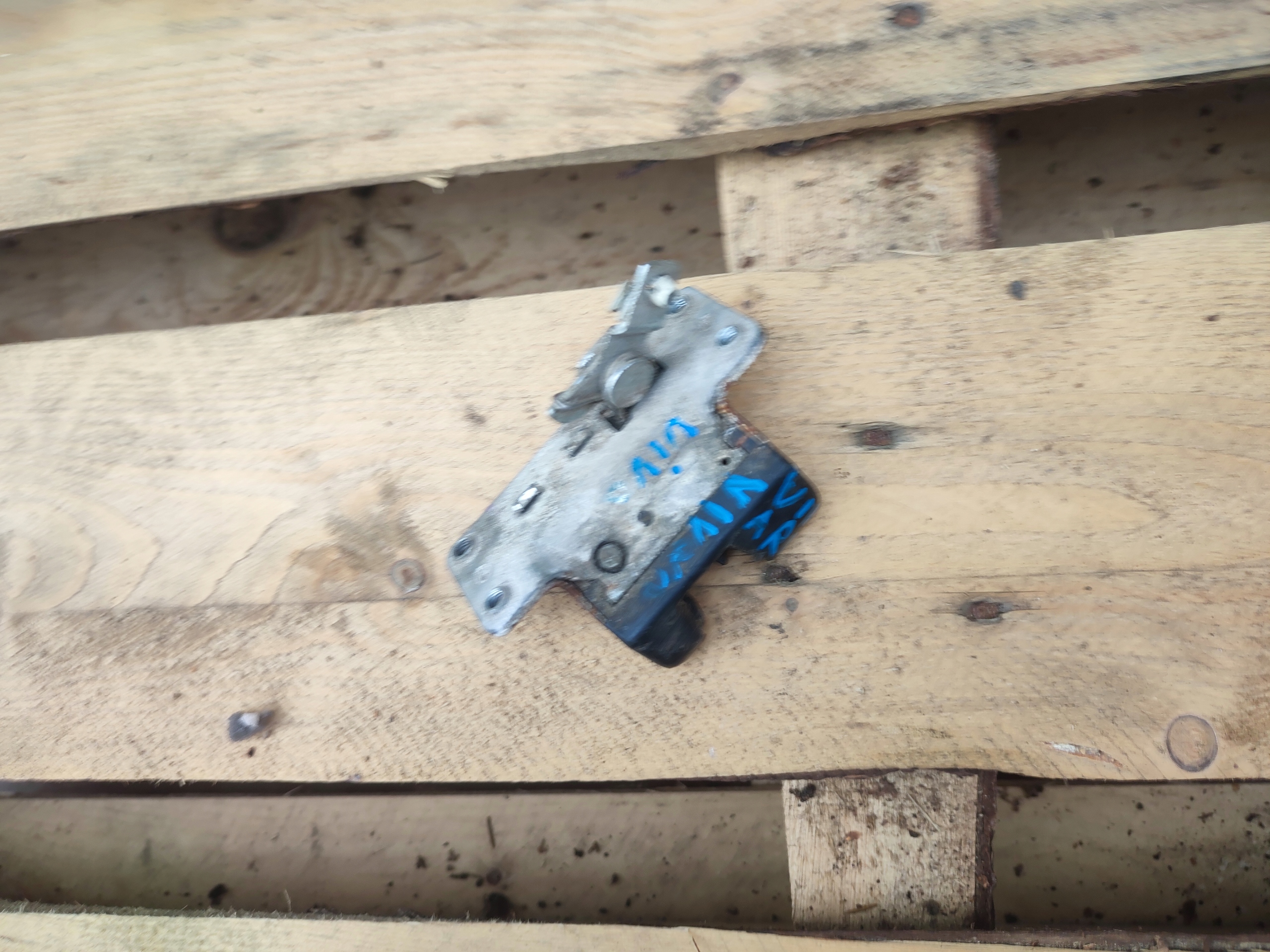 lock bonnet rear part OPEL VIVARO A RENAULT TRAFIC
