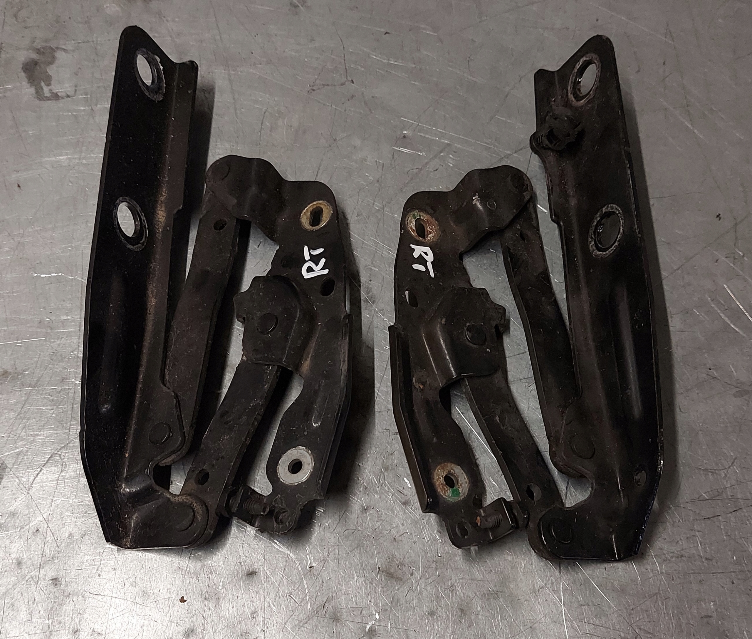 VOYAGER TOWN CARAVAN 08-20R ПЕТЛІ КАПОТА СПЕРЕДУ