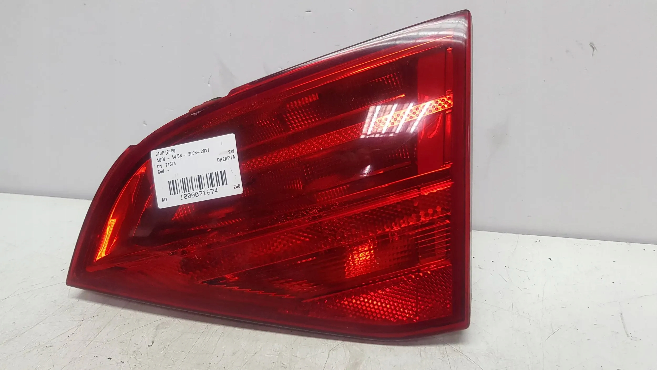 light rear part left to the bonnet Audi A4 B8 08