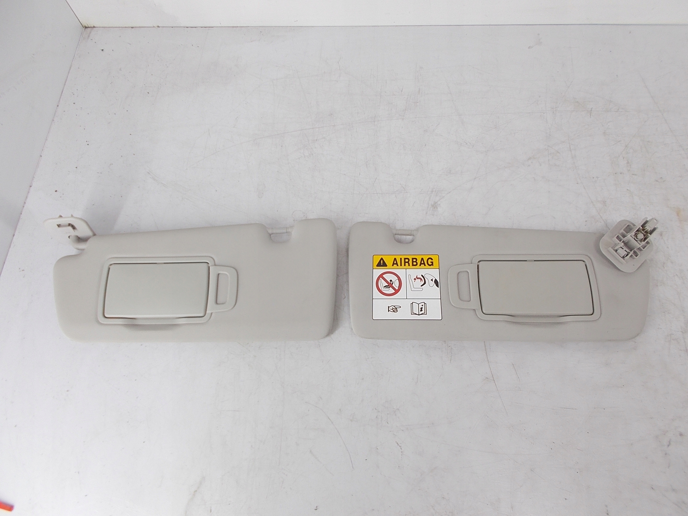 OSŁONA PRZECIWSŁONECZNA DASZEK TALISMAN CZĘŚCI Typ samochodu Samochody osobowe