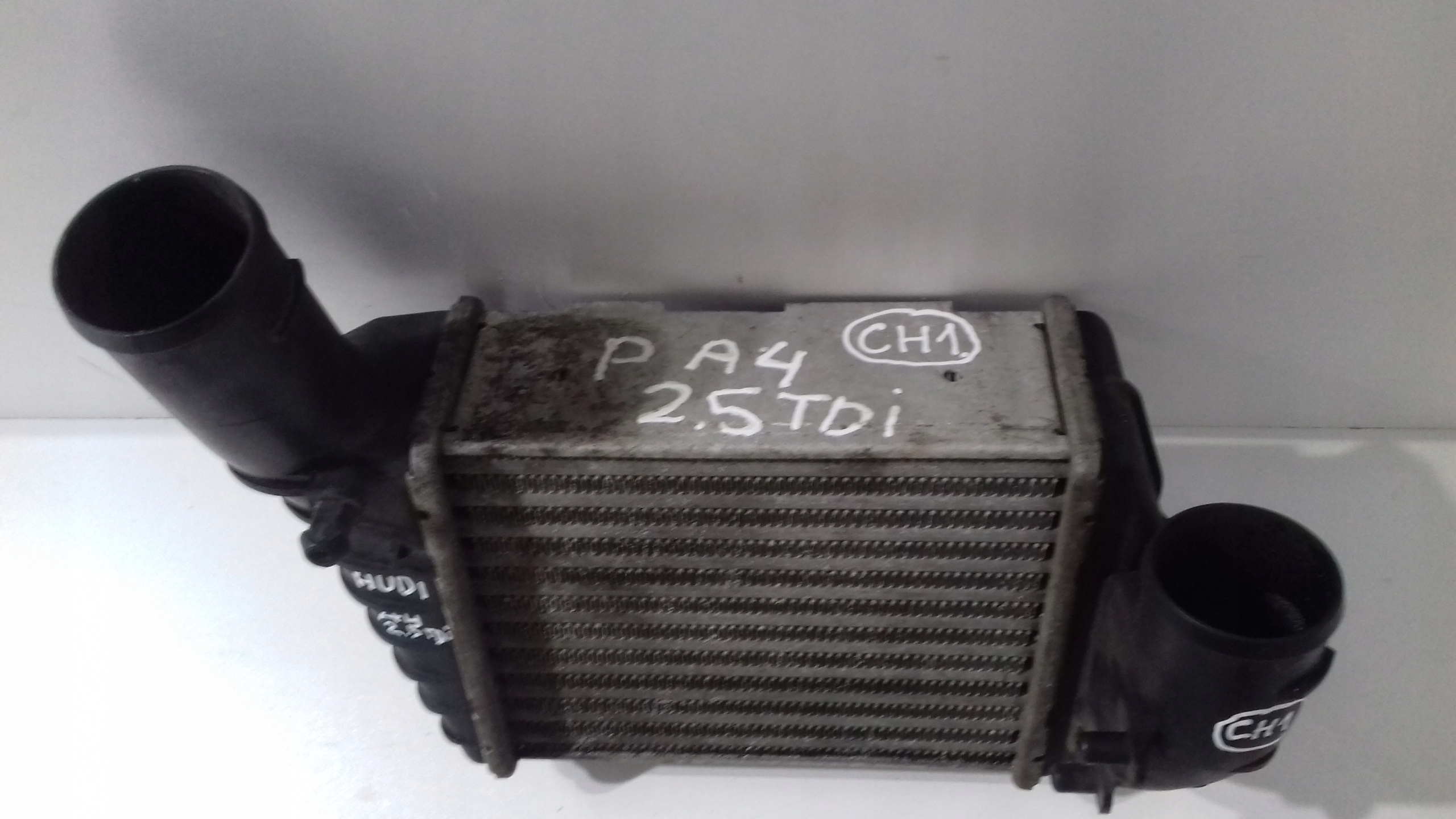 AUDI A4 chladič intercoolera 2,5 TDI 059145806