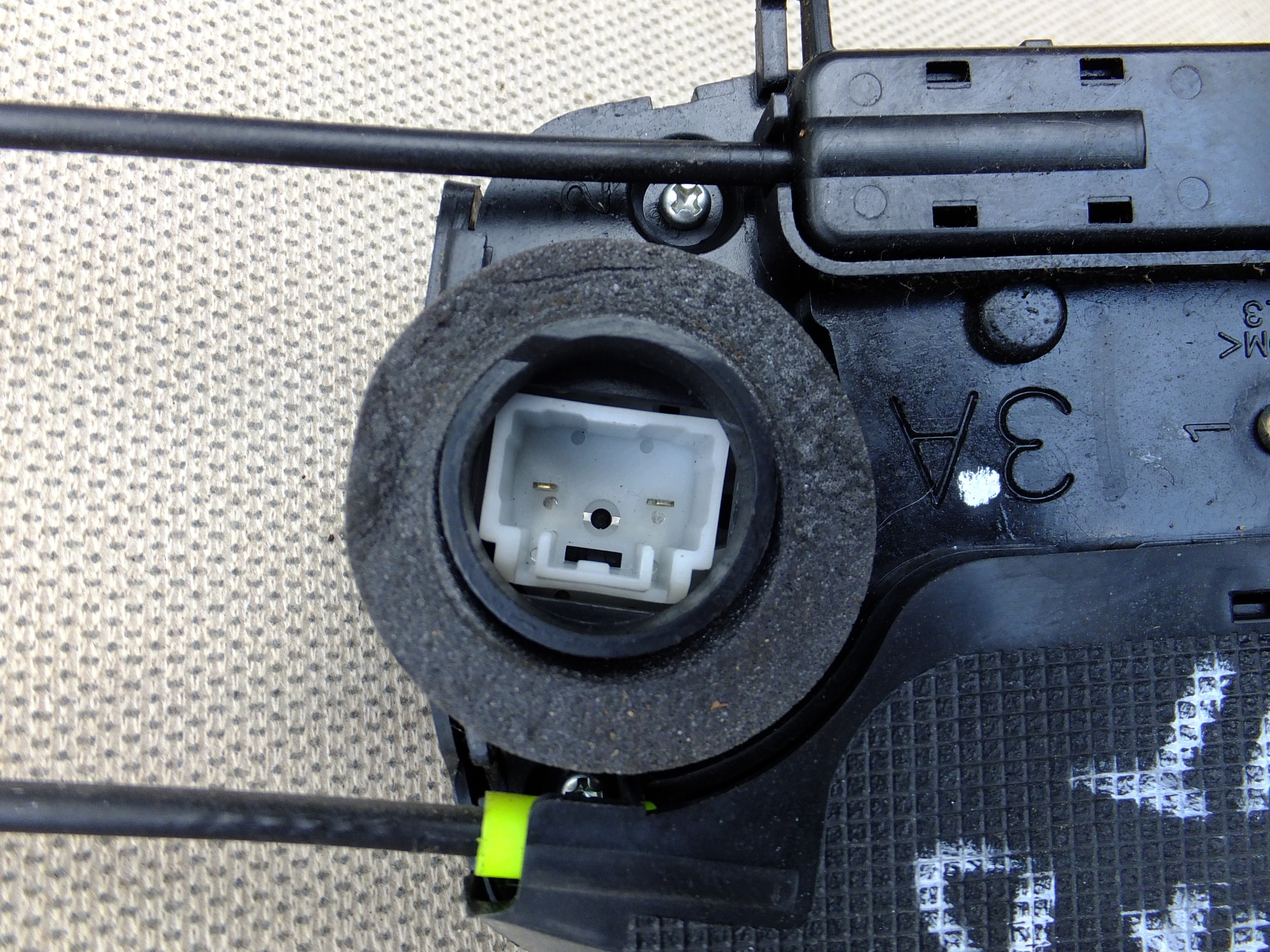 lock left rear part 2 PIN toyota yaris II 2007r