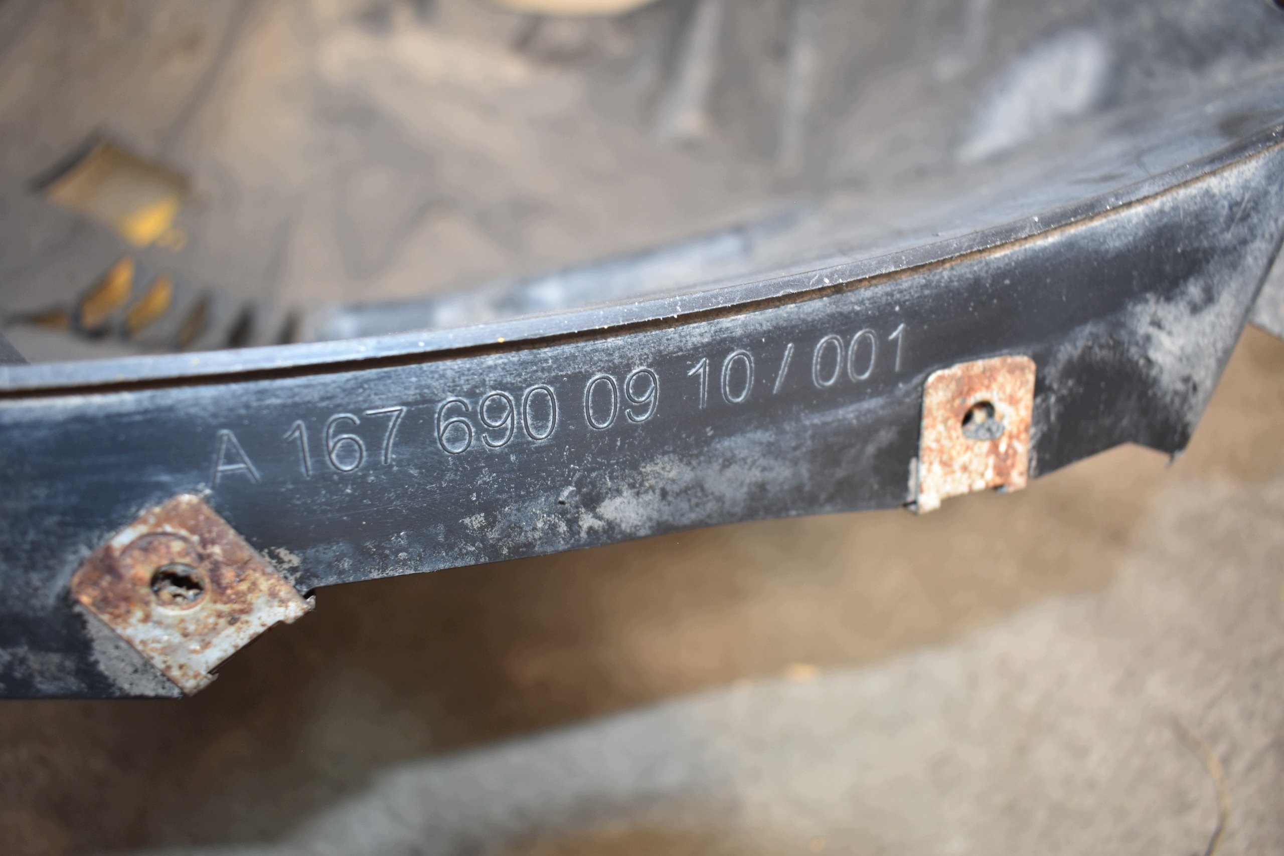 IDEALNE mudguard front front left MERCEDES GLS X167 1