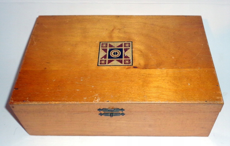 Stara drewniana skrzyneczka /pudełko .