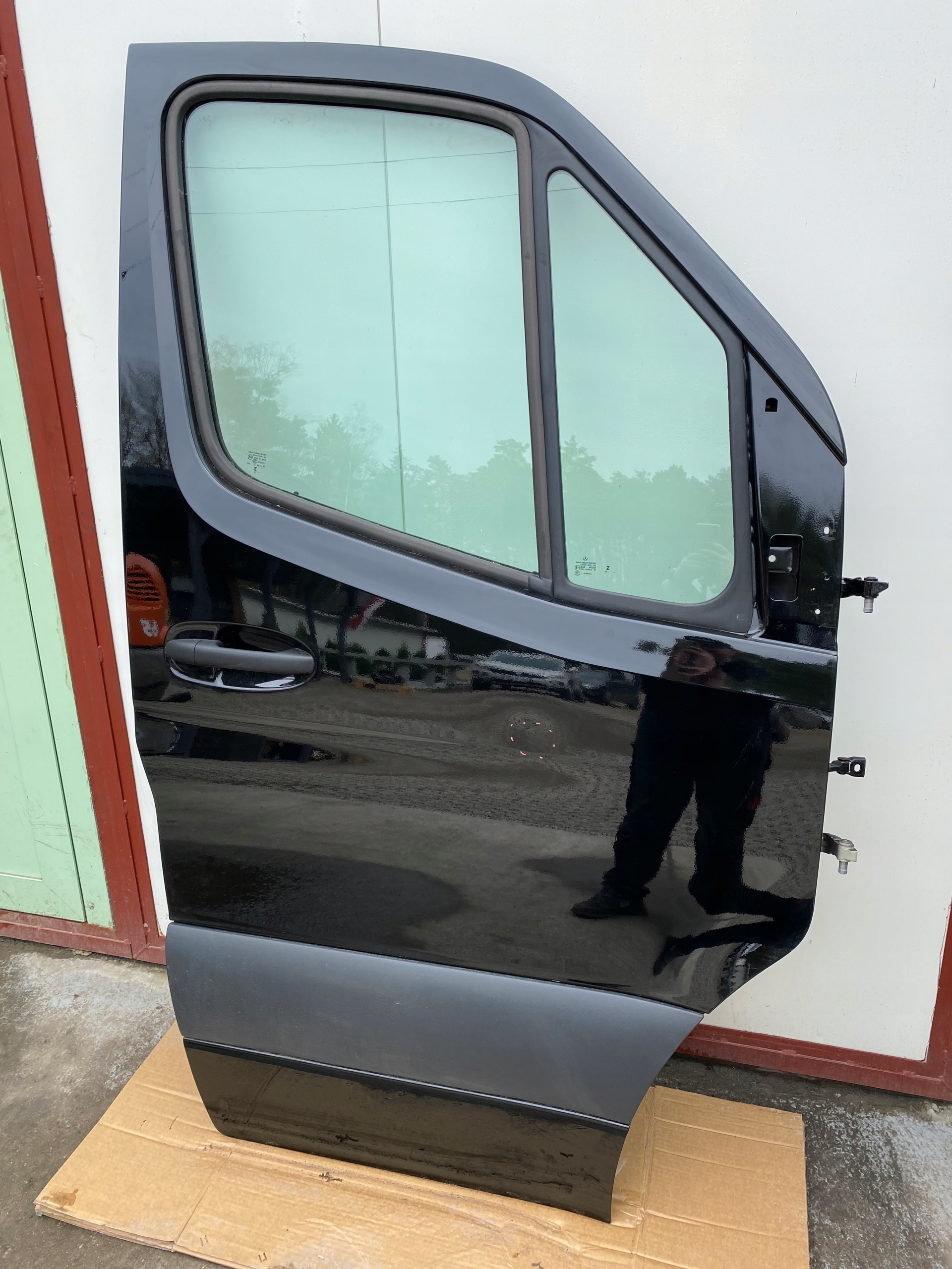 MERCEDES SPRINTER W907 door right front black, EUROPA