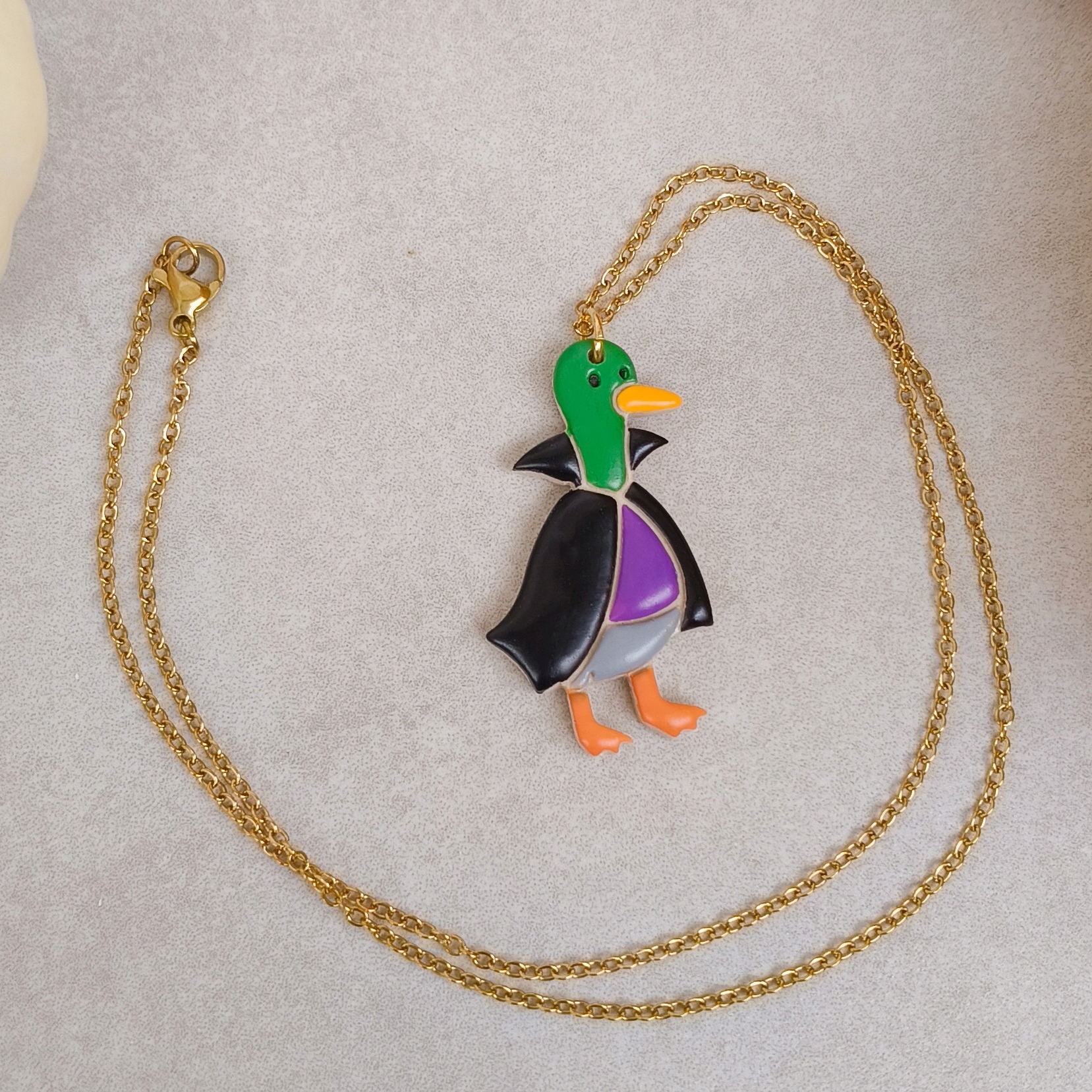 Náhrdelník s kačerem upírem, halloweenský amulet, stylingový doplněk