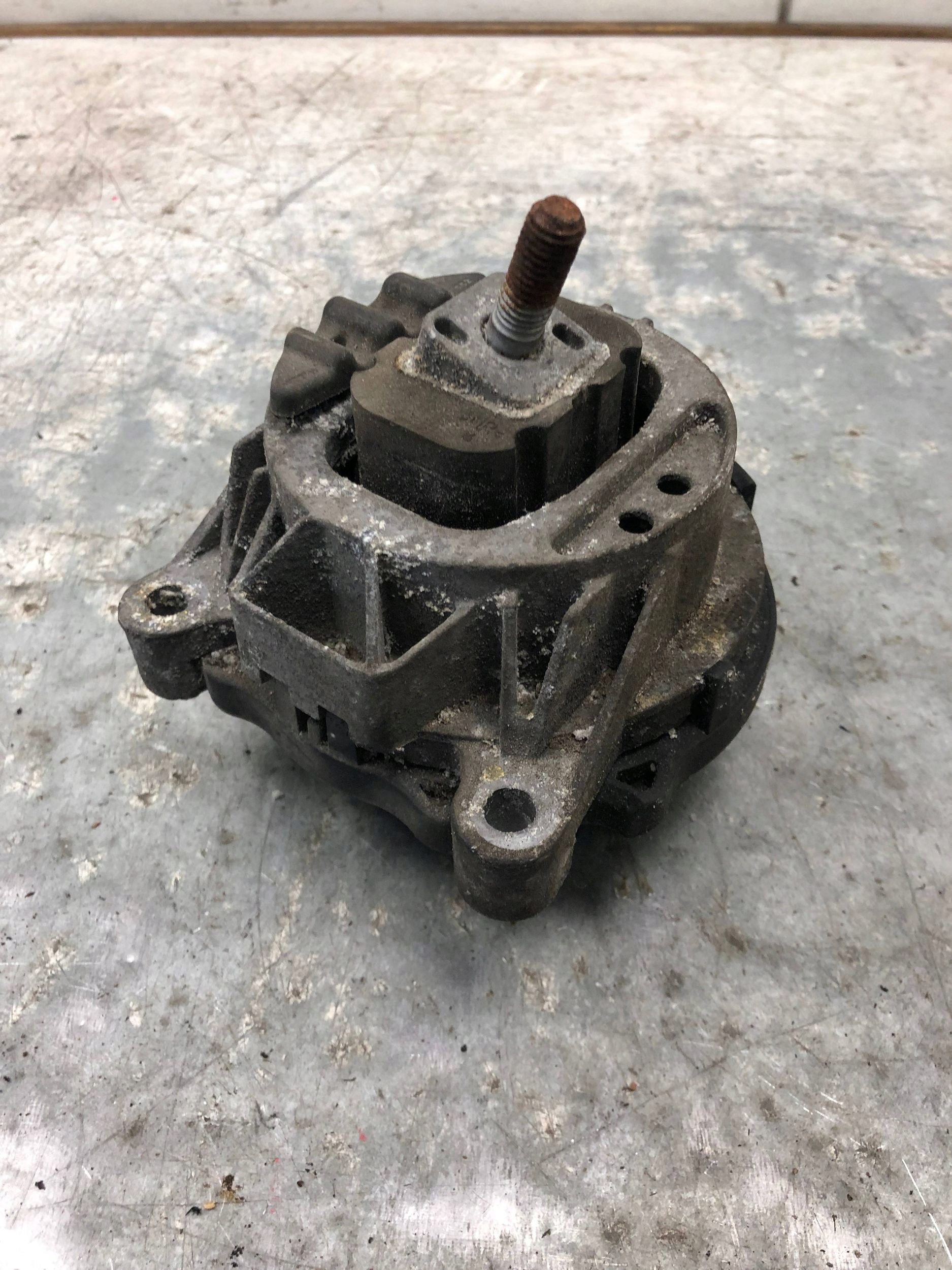 holder engine mount BMW X3 6850481