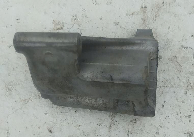 Лапа генератора MERCEDES W107 R107 W126 4.5 V8