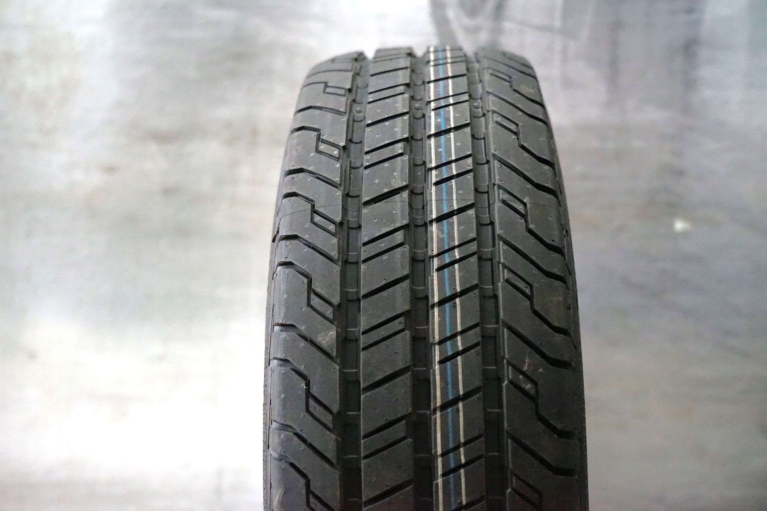 Continental Contivancontact 100 215/70R15 109/107 S