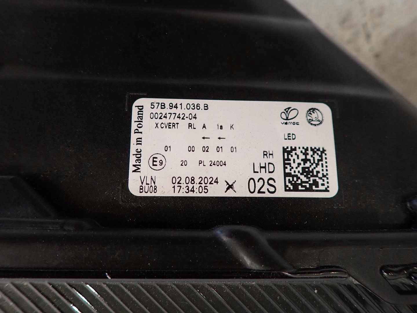 light front front right SKODA KAROQ LIFT 2021- FULL LED 57B941036B