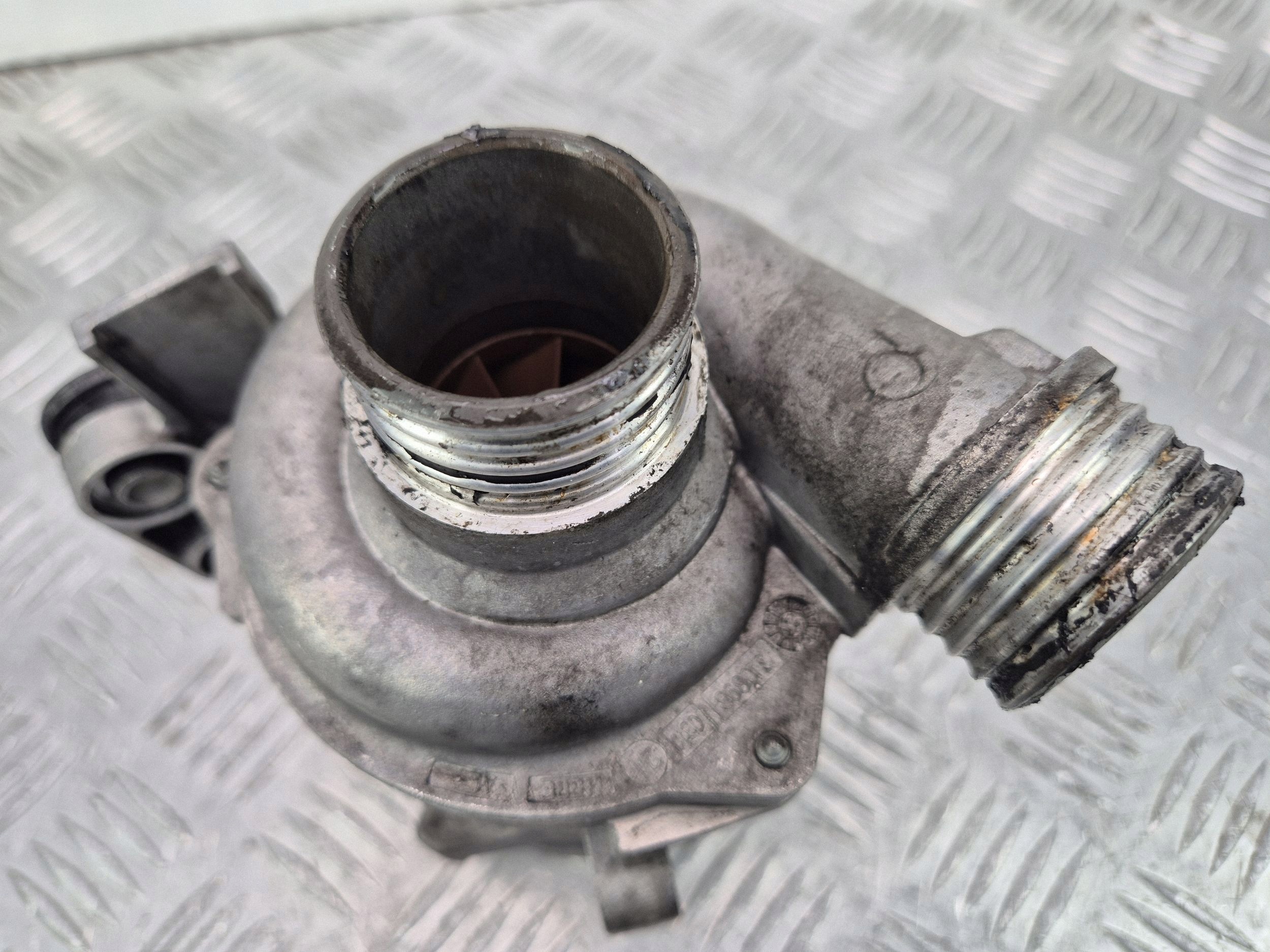 BMW 3 E92 E93 325i water pump 7583836 N52B25AF