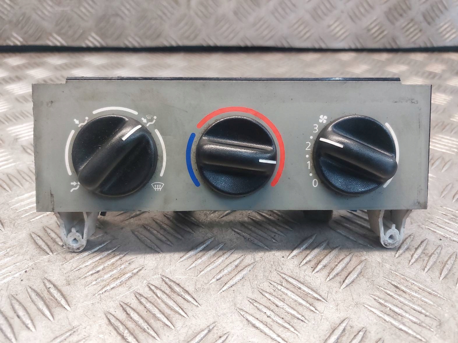 PANEL rešetka ventilacije RENAULT KANGOO i 9041701917