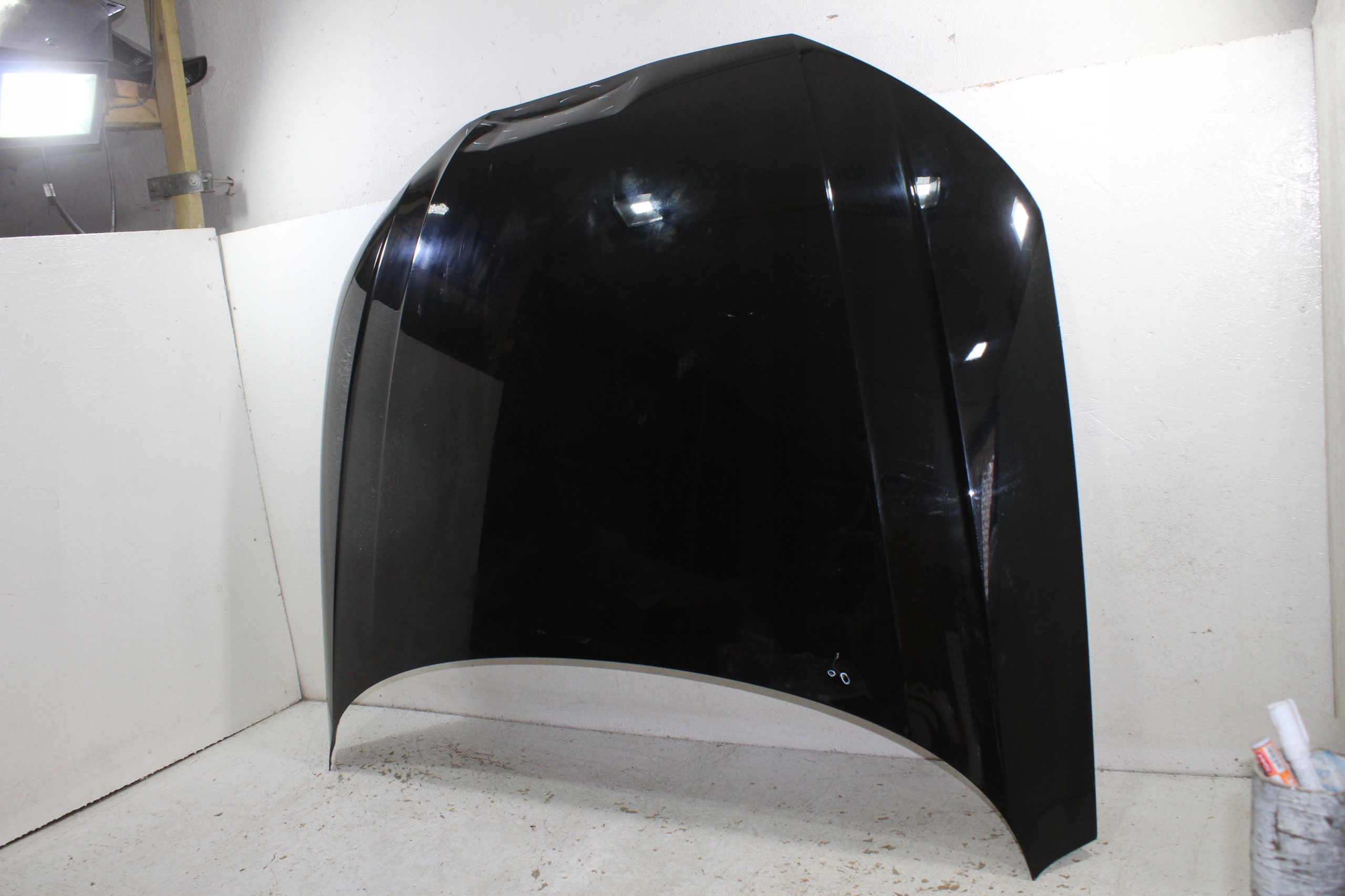 Audi A4 B9 8W lift hauba