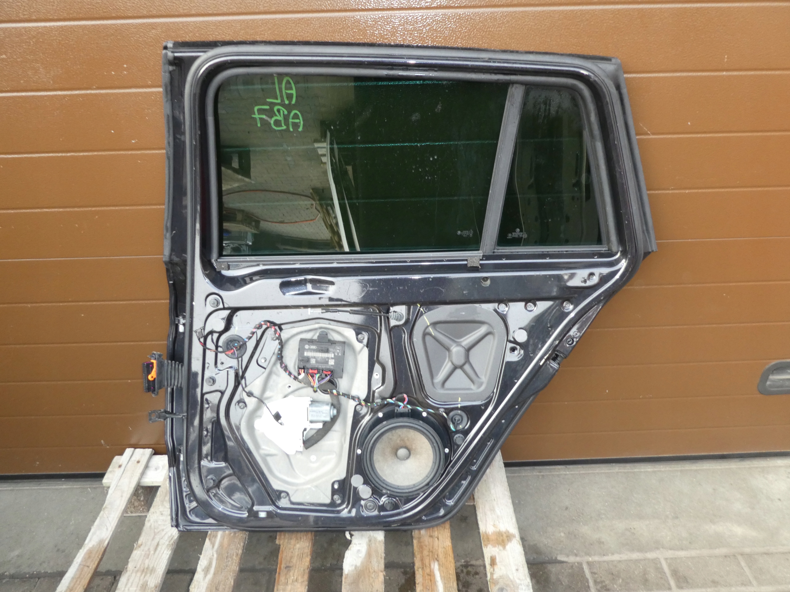 complete door right rear part SKODA SUPERB II black,
