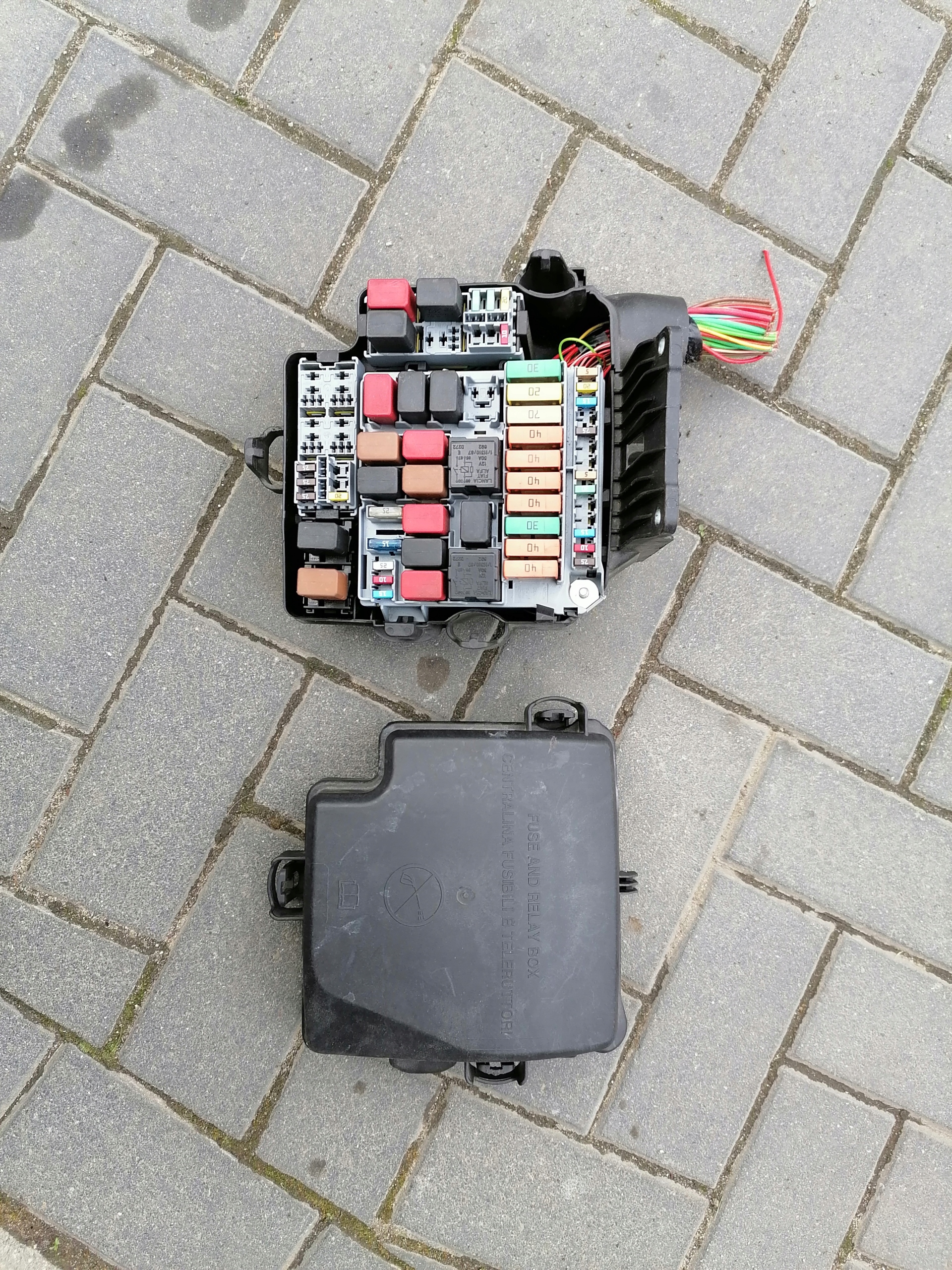 SKRZYNKA BEZPIECZNIKÓW BSI IVECO DAILY