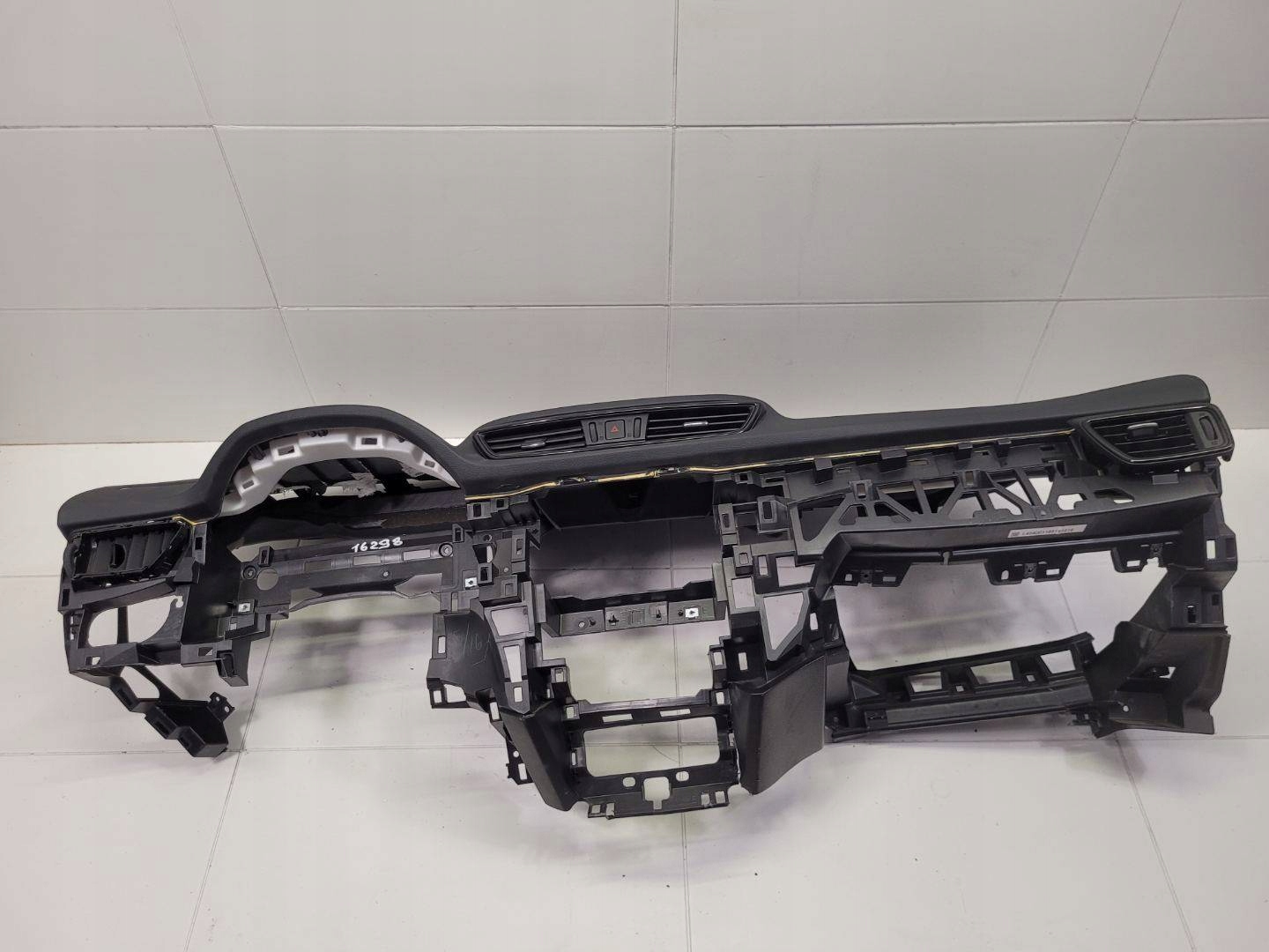 dashboard instrument panel console Nissan X-Trail T32 2018 682004CC0A