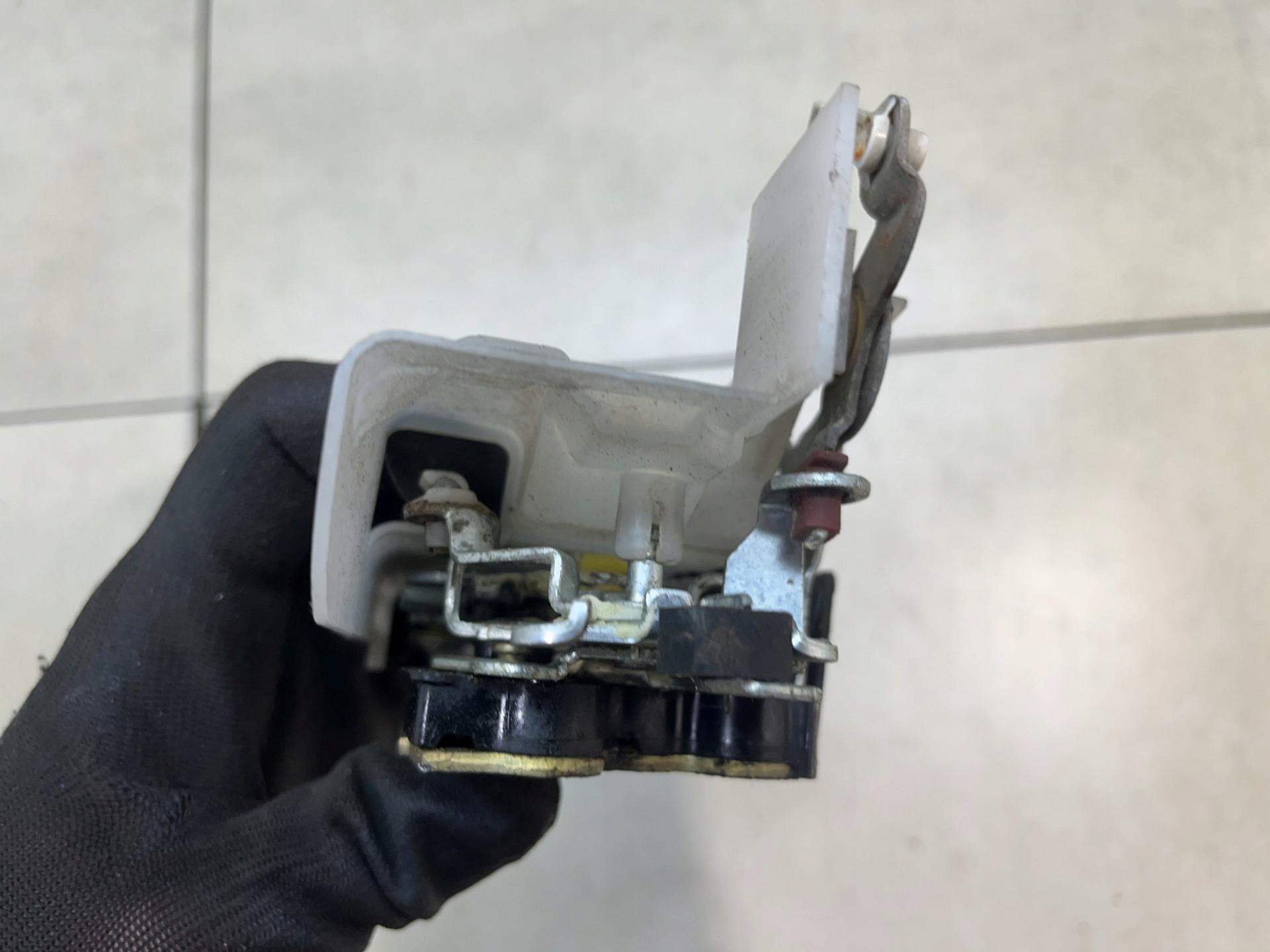 lock door right front TOYOTA RAV4 and 2.0 4X4