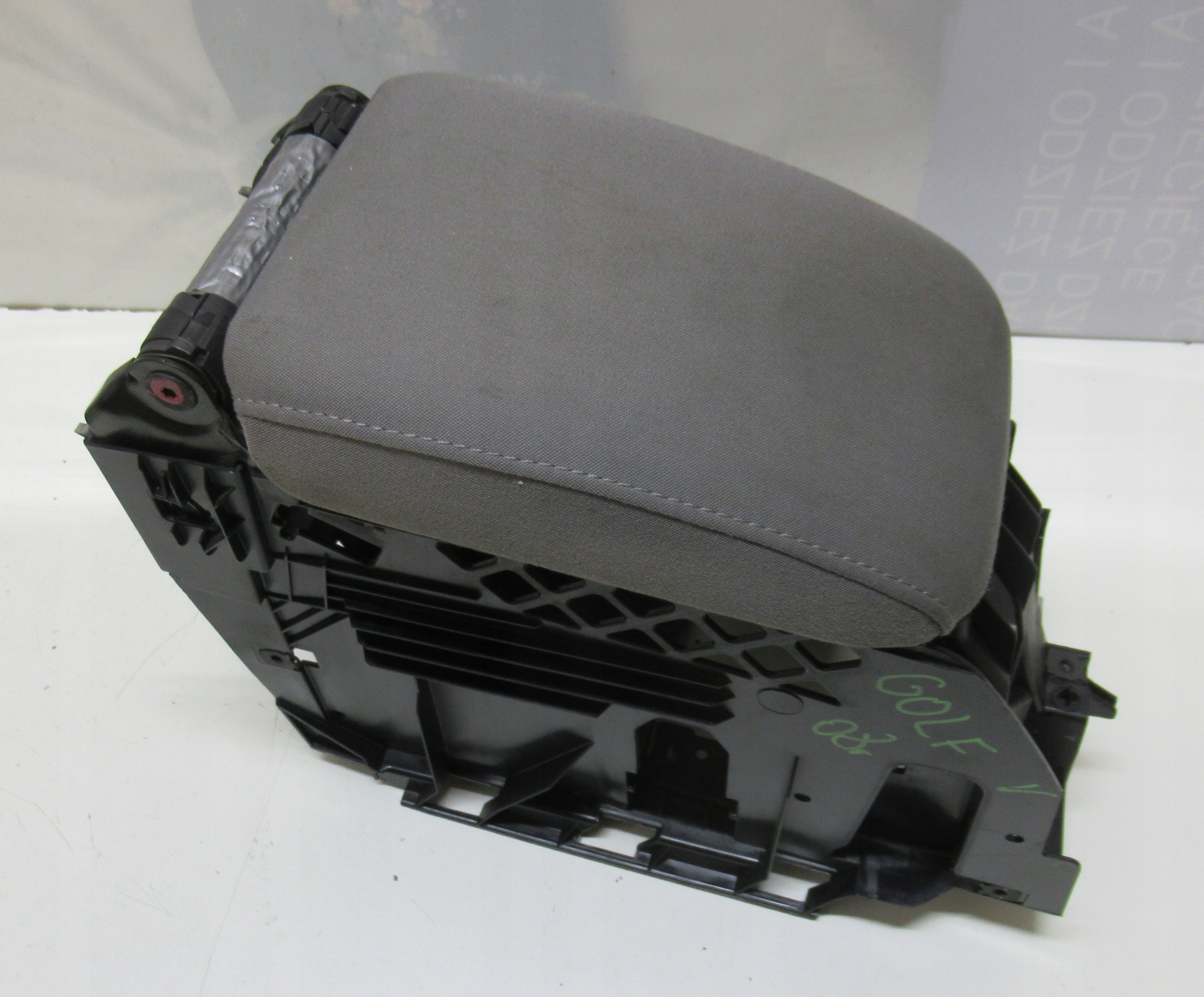 VW GOLF V 08R bracciolo 1K5864251