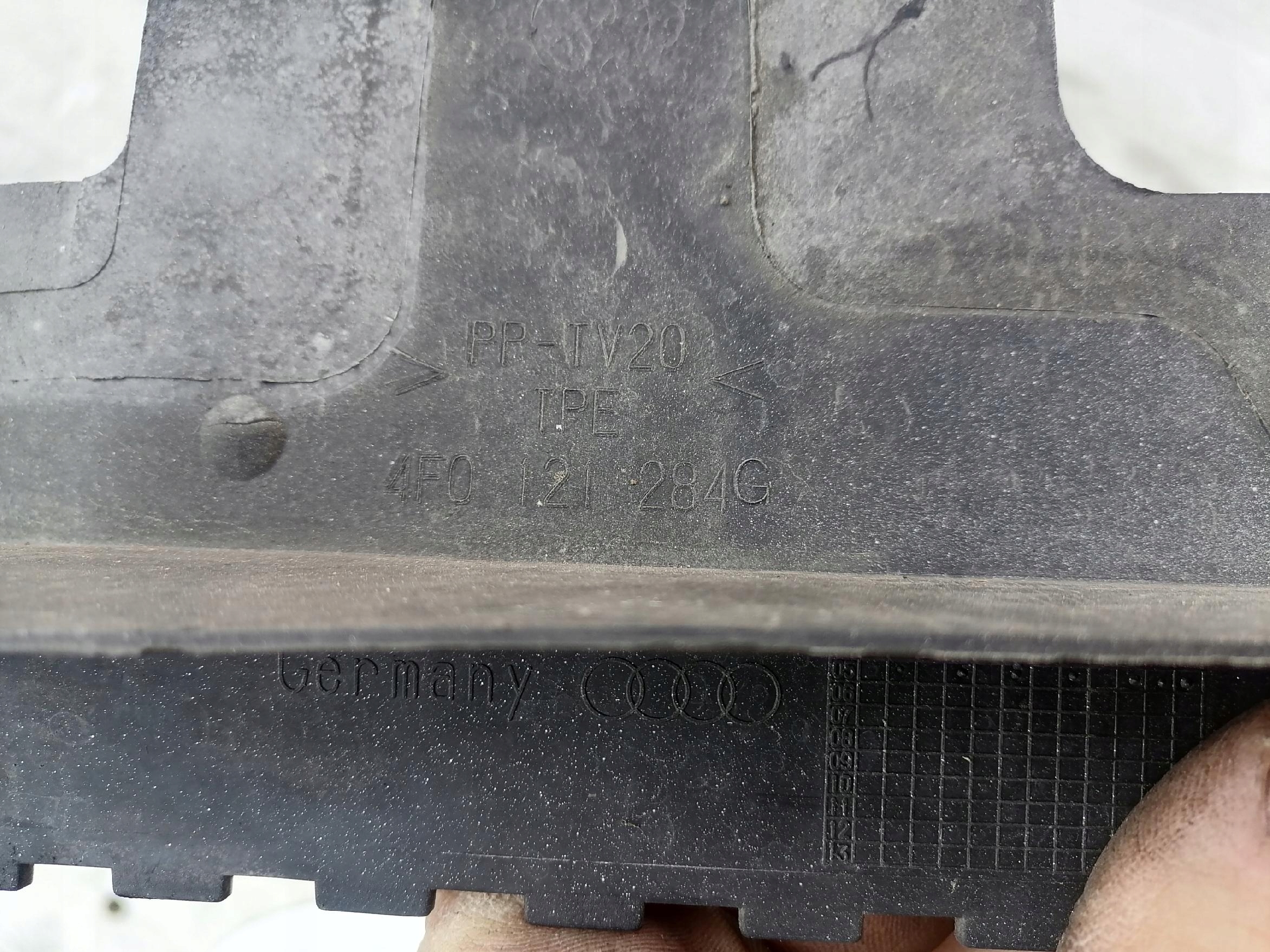 volant vzduchový pravý předek A6 C6 4F0121284G