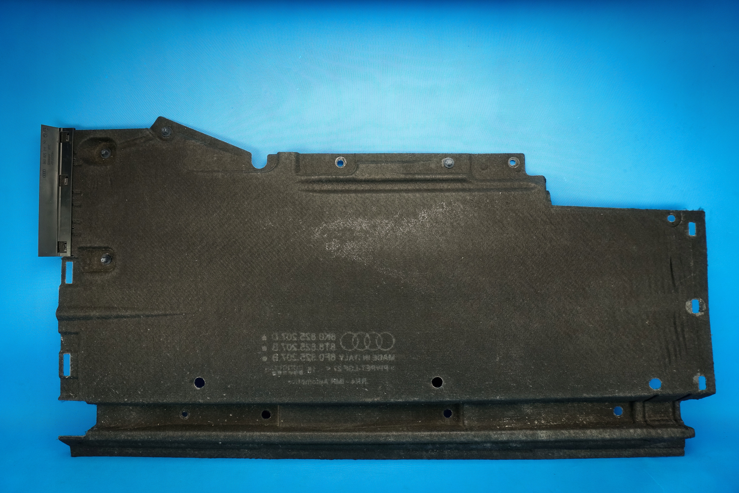 cover chassis left Audi A5 S5 8T Spb 8T8825207B