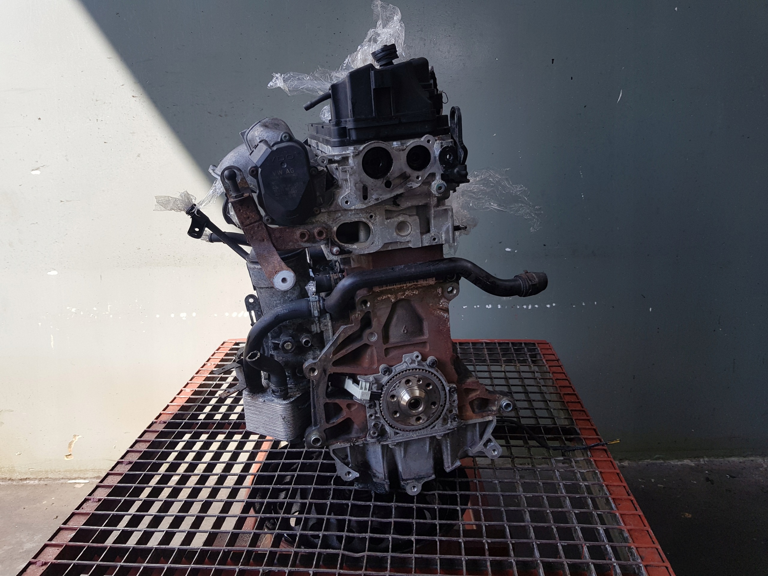 engine DIESEL- pillar VOLKSWAGEN PASSAT B6 CBA