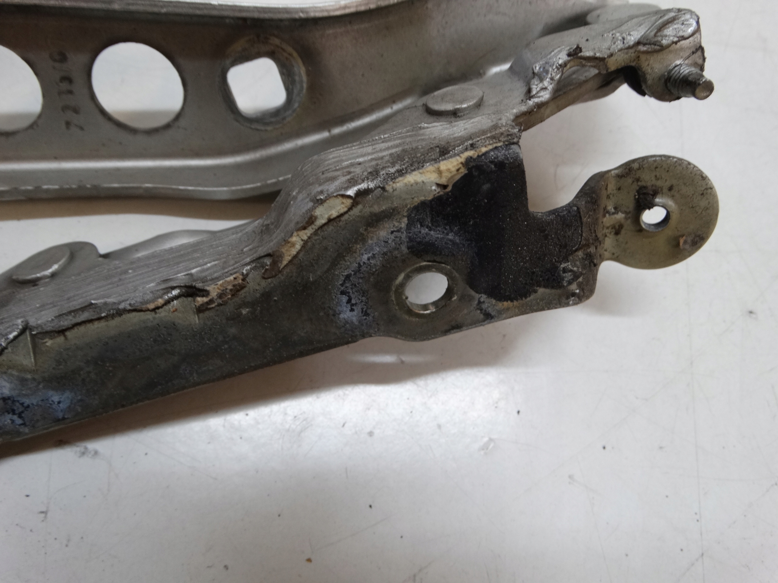 hinge bonnets right SKODA OCTAVIA II 1Z0823302C