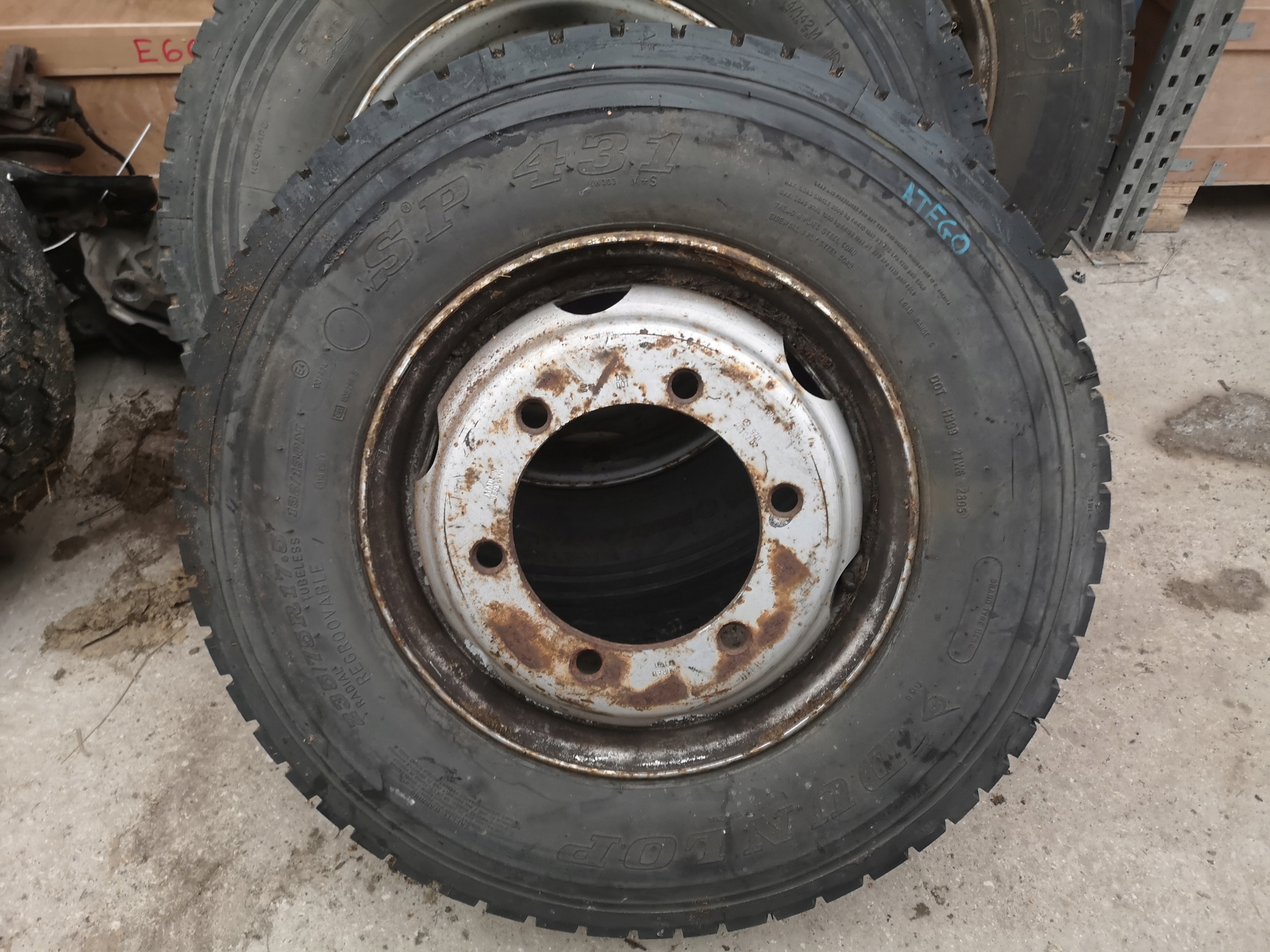 KOŁO FELGA OPONA DUNLOP 235/75 17,5 MERCEDES ATEGO