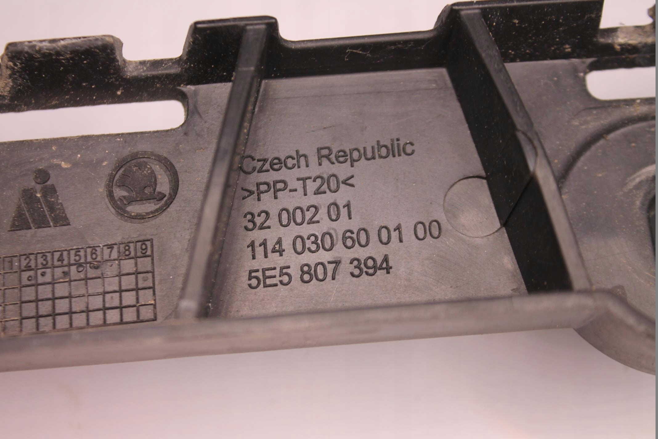 support right rear part rear 5E5807394 OCTAVIA III 12-16