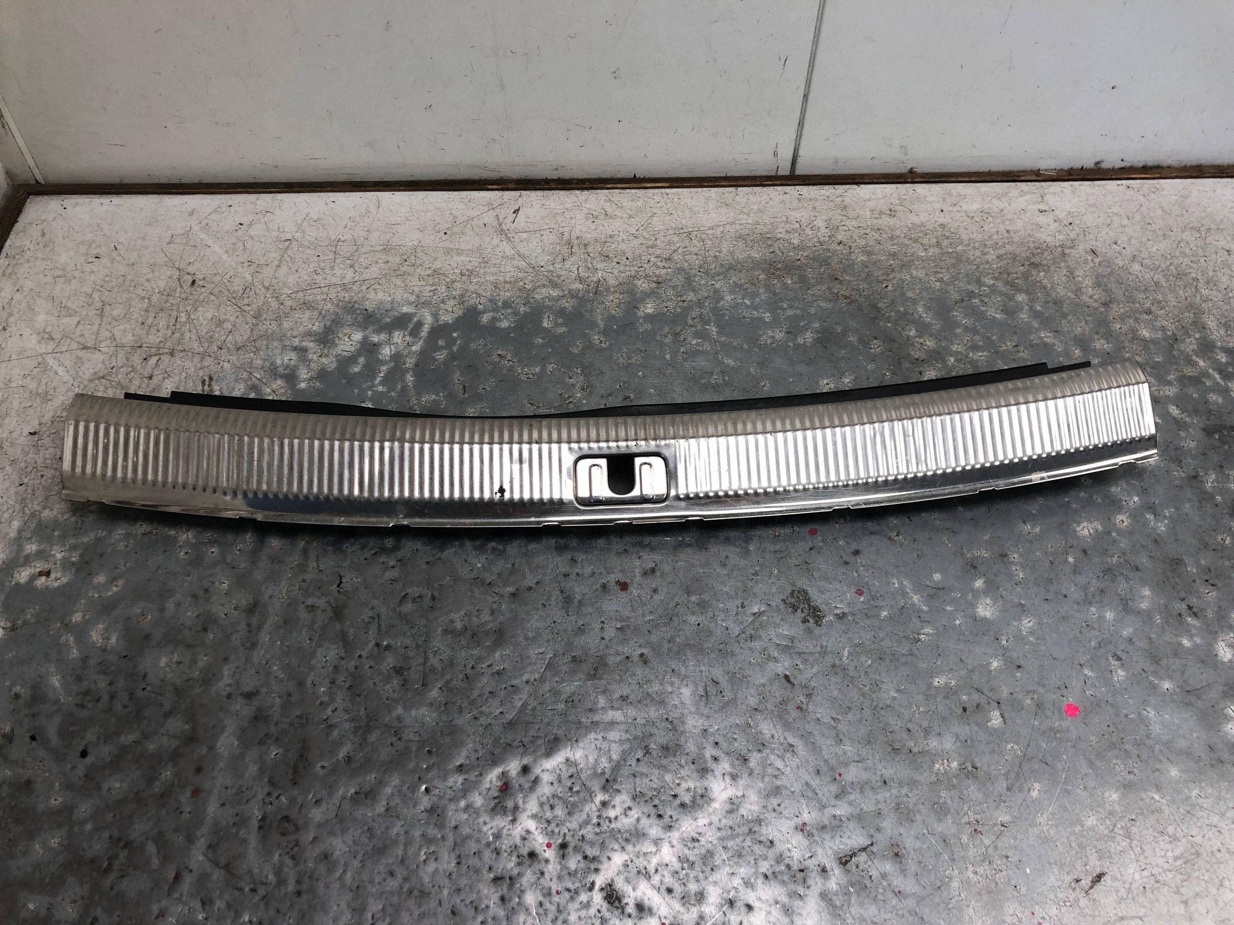 cover of the threshold boot AUDI A6 C6 KOMBI 4F9864483B
