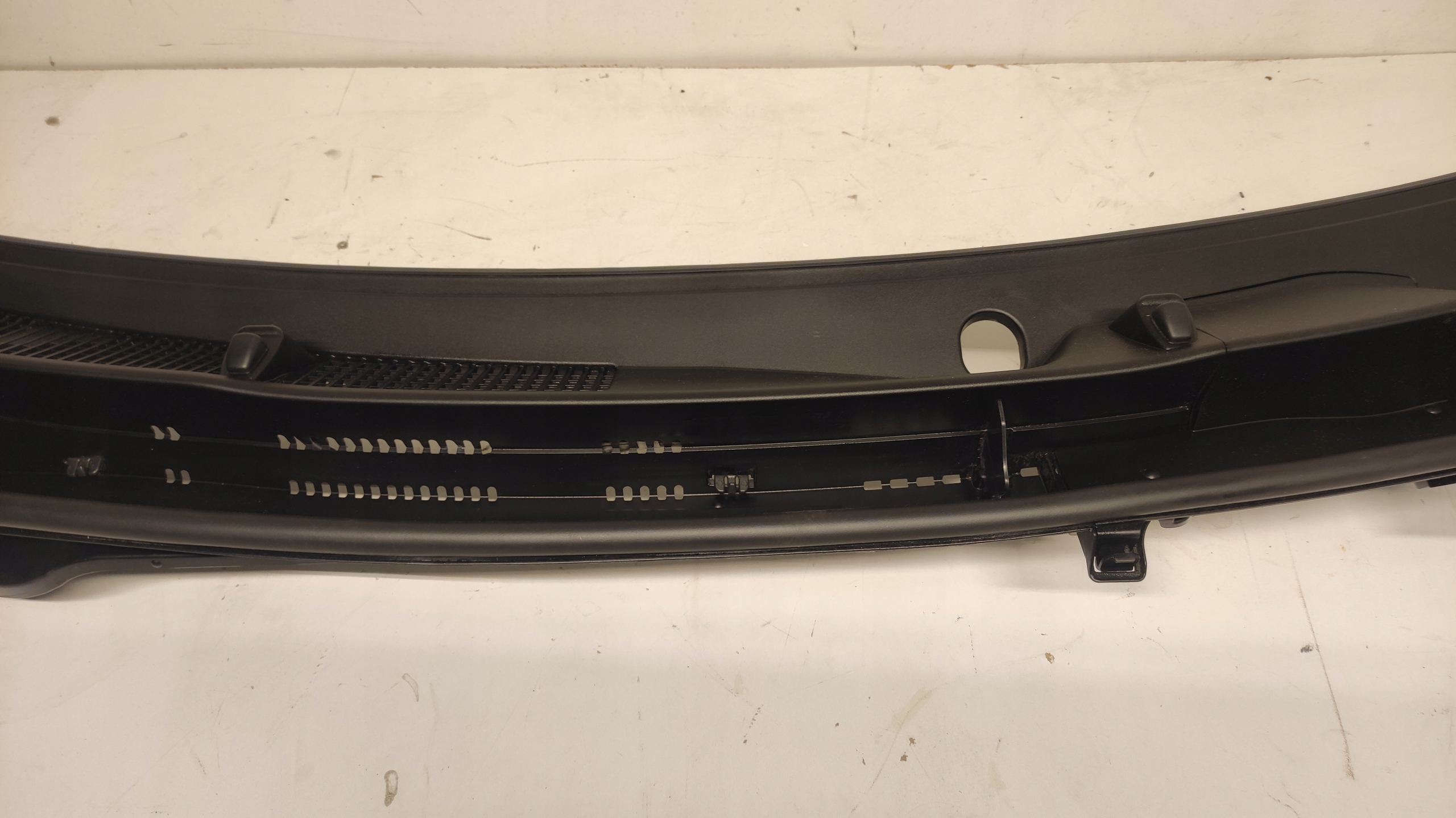 PODSZYBIE PLASTIKOWE GÓRNE TOYOTA YARIS IV 55781-K0020 21-24 55708-K0030 Producent części Toyota OE