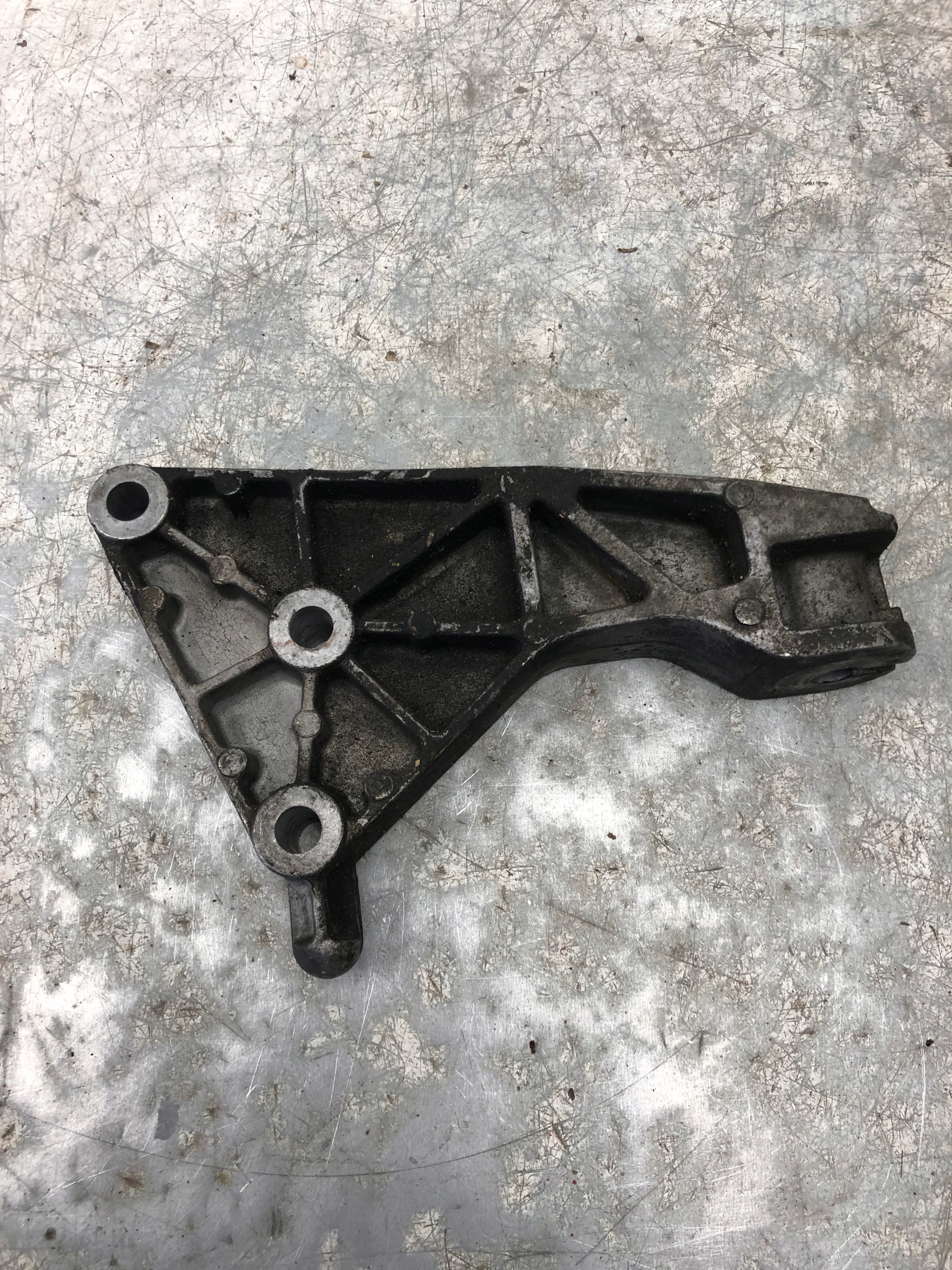Getriebehalter OPEL ASTRA H 13174501