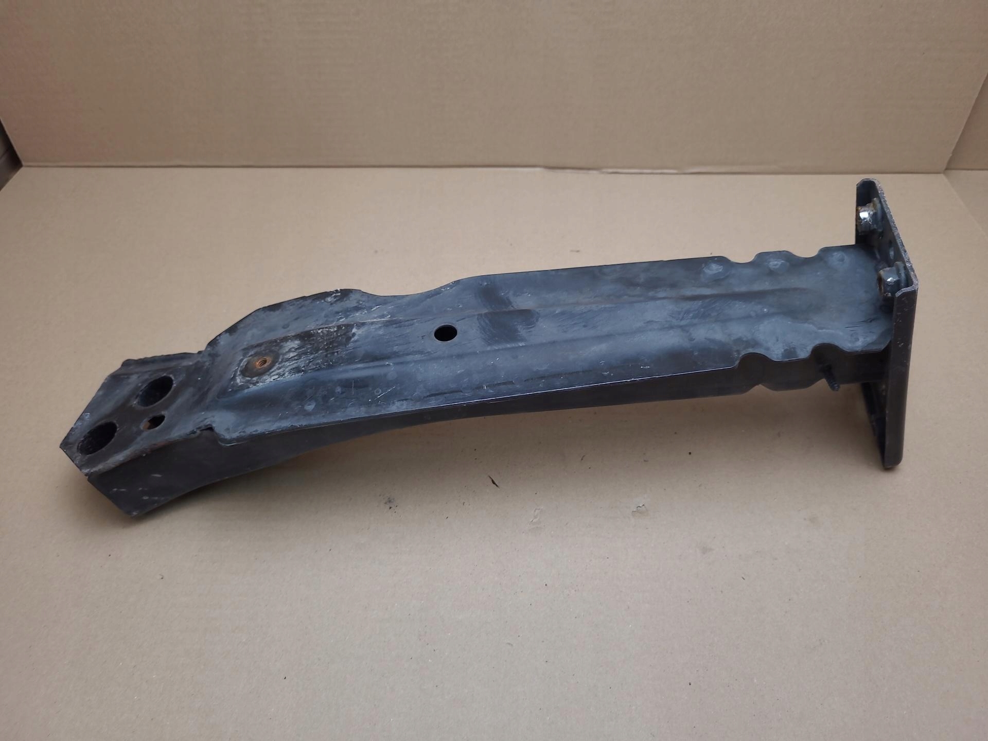 sider pillar of a bumper front Fiat 500 2 2009