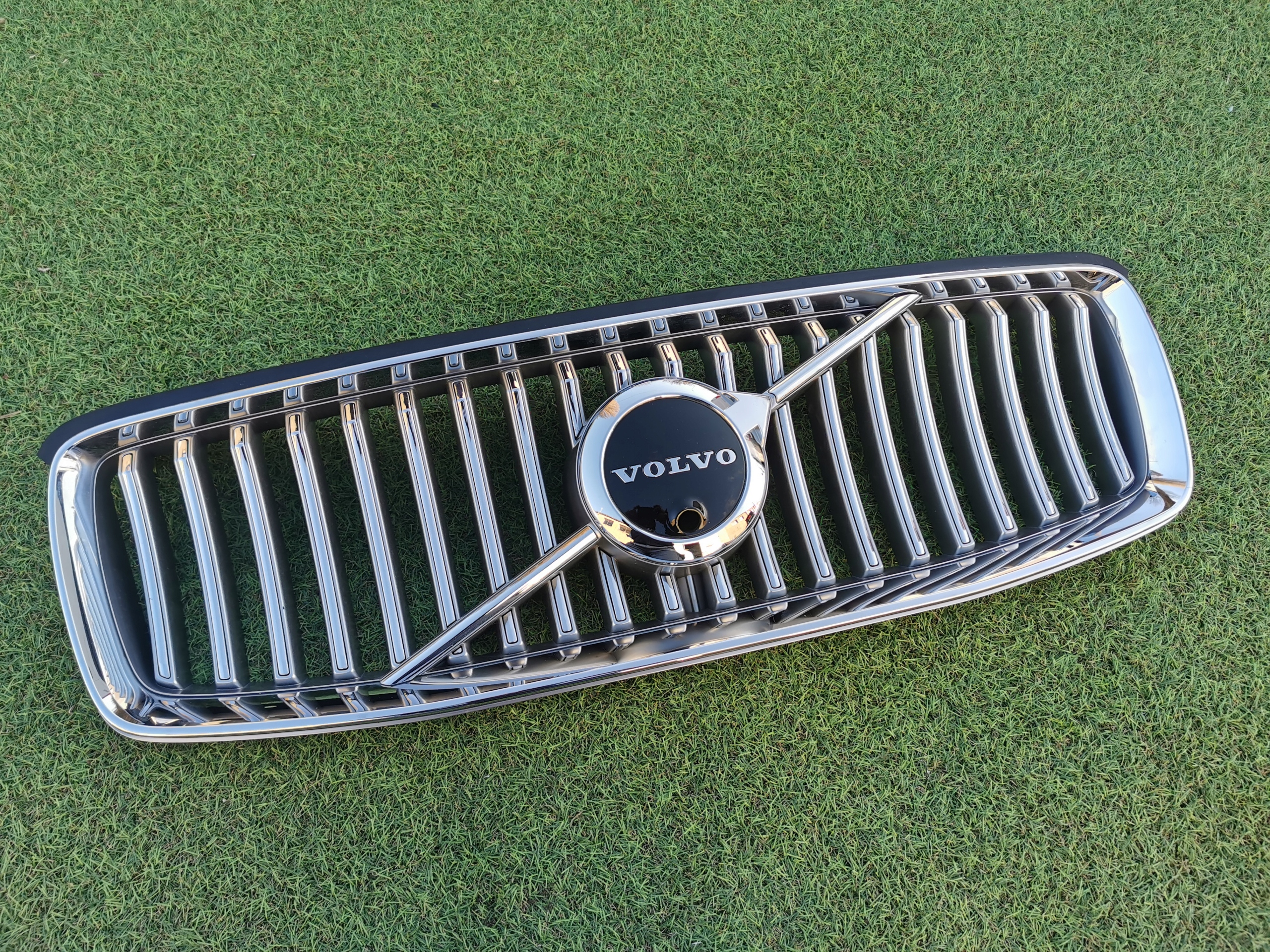 VOLVO XC90 II LIFT GRILL ATRAPA PRZOD pod kamere cała!