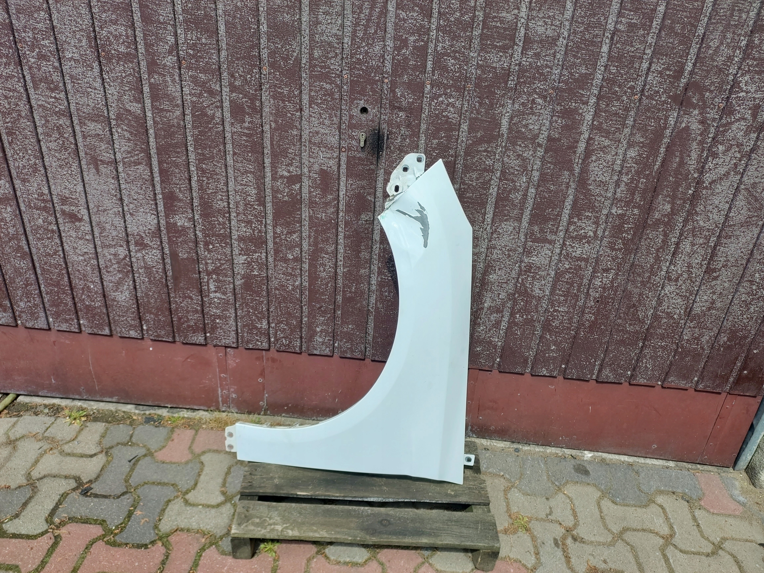 FOCUS MK3 BŁOTNIK LEWY PRZÓD