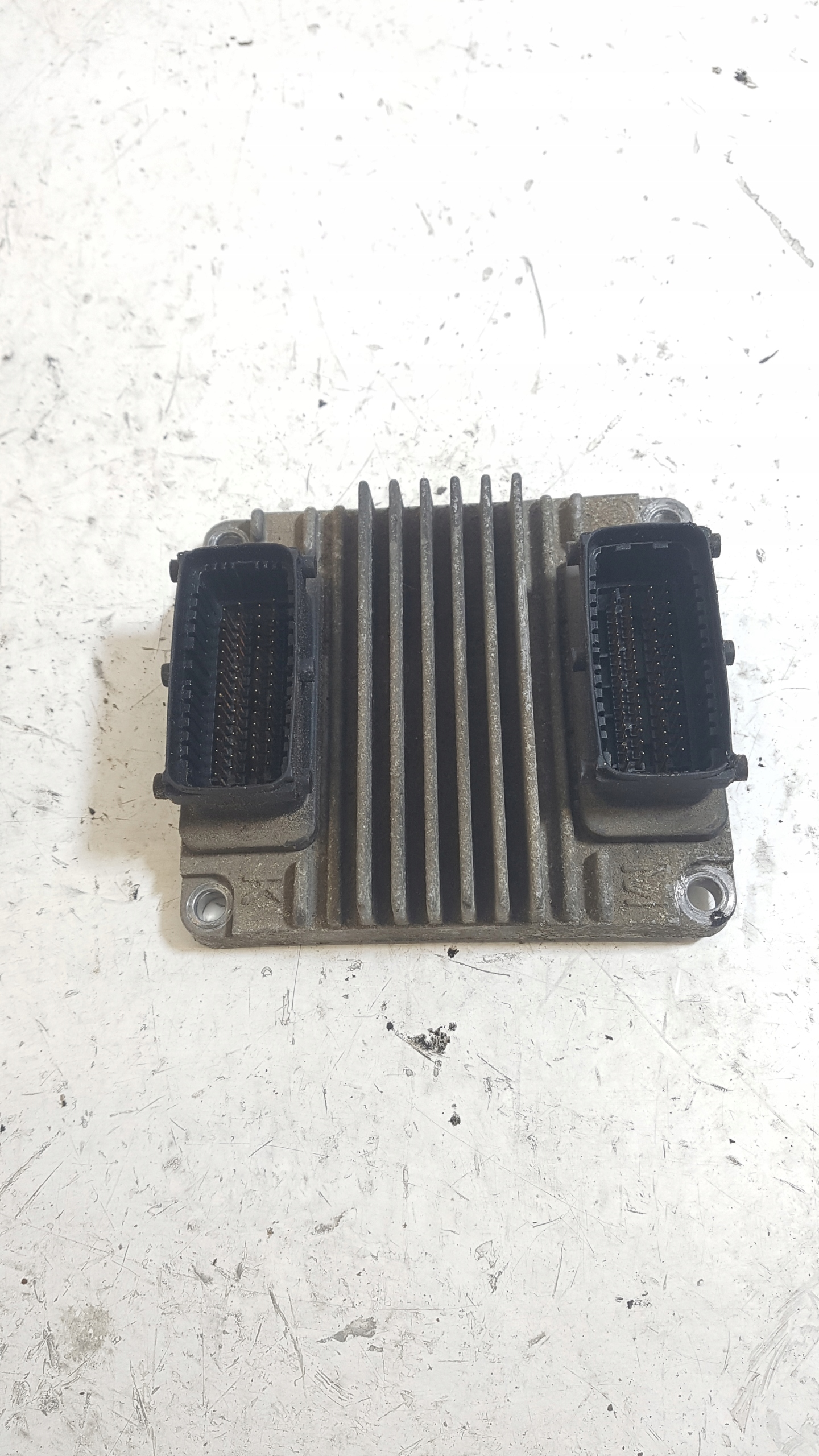 computer of the engine control unit OPEL CORSA C 8972333706