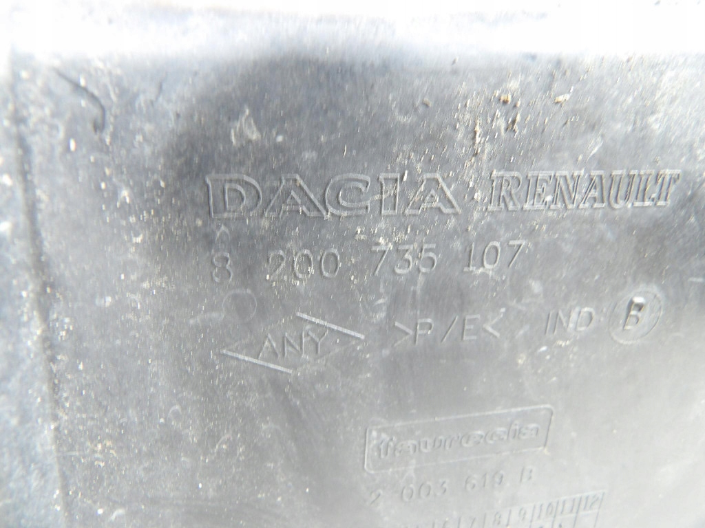 Dacia Sandero 2008 grid of a bumper front
