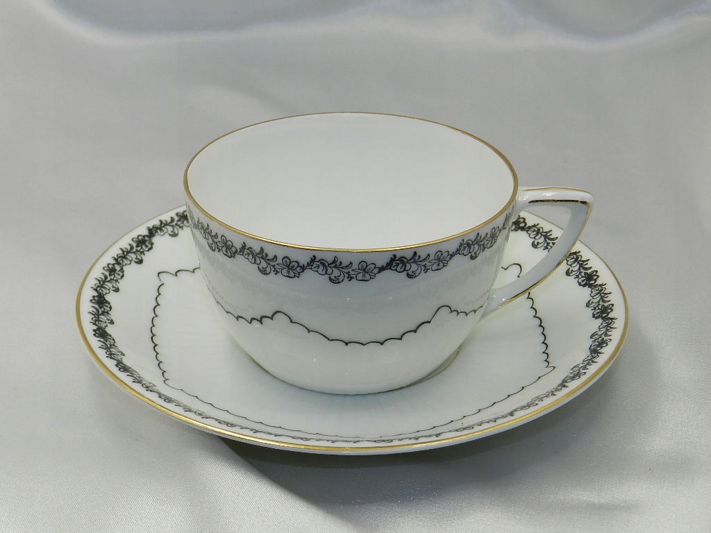 ELEGANCKA FILIŻANKA KAWOWA SORAU ŻARY 1919-1945
