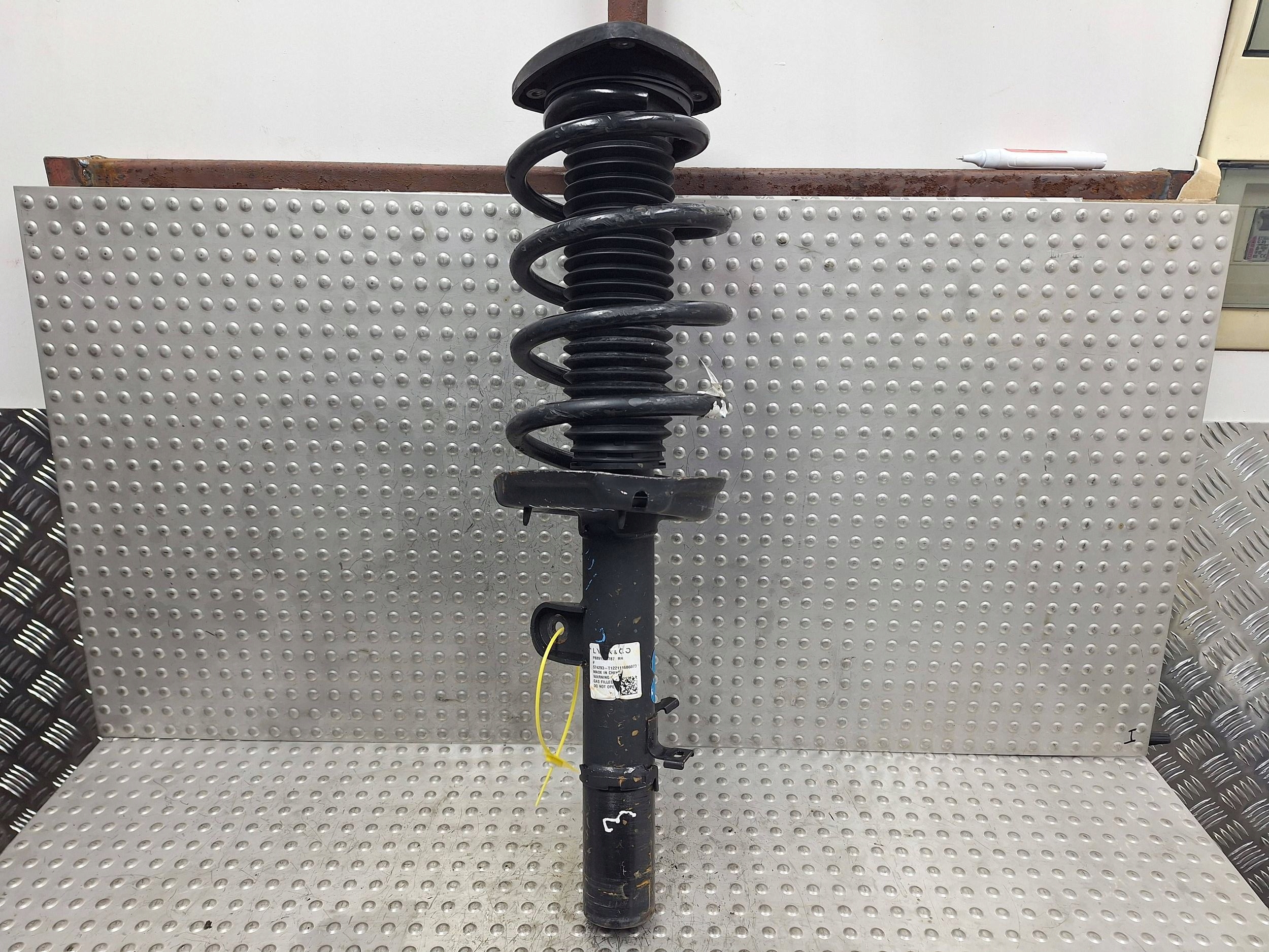 shock absorber right front LYNK&CO 01 1.5 PHEV P8891790787