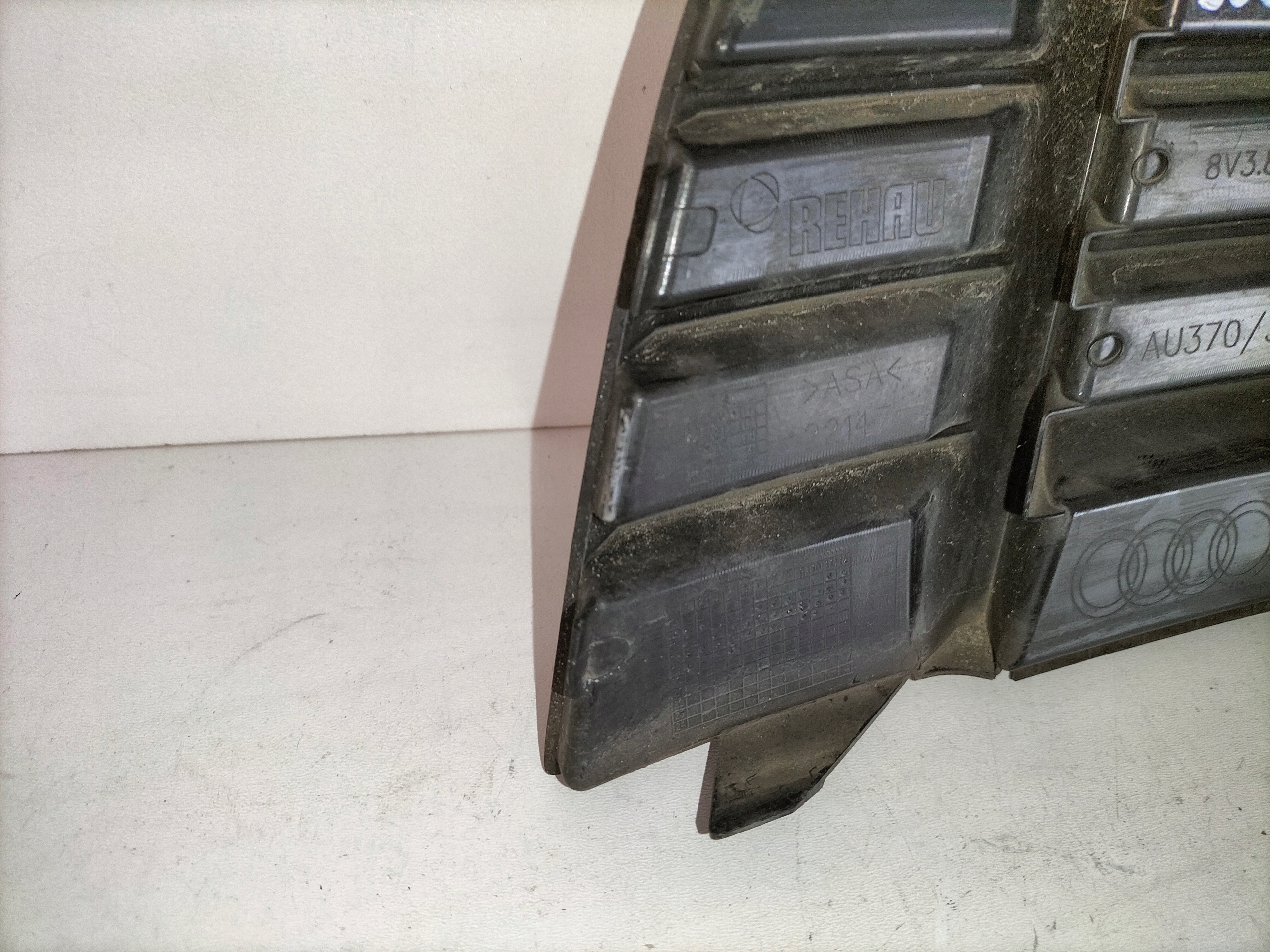 grille grid of a bumper front left AUDI A3 8V LIFT 16- HB