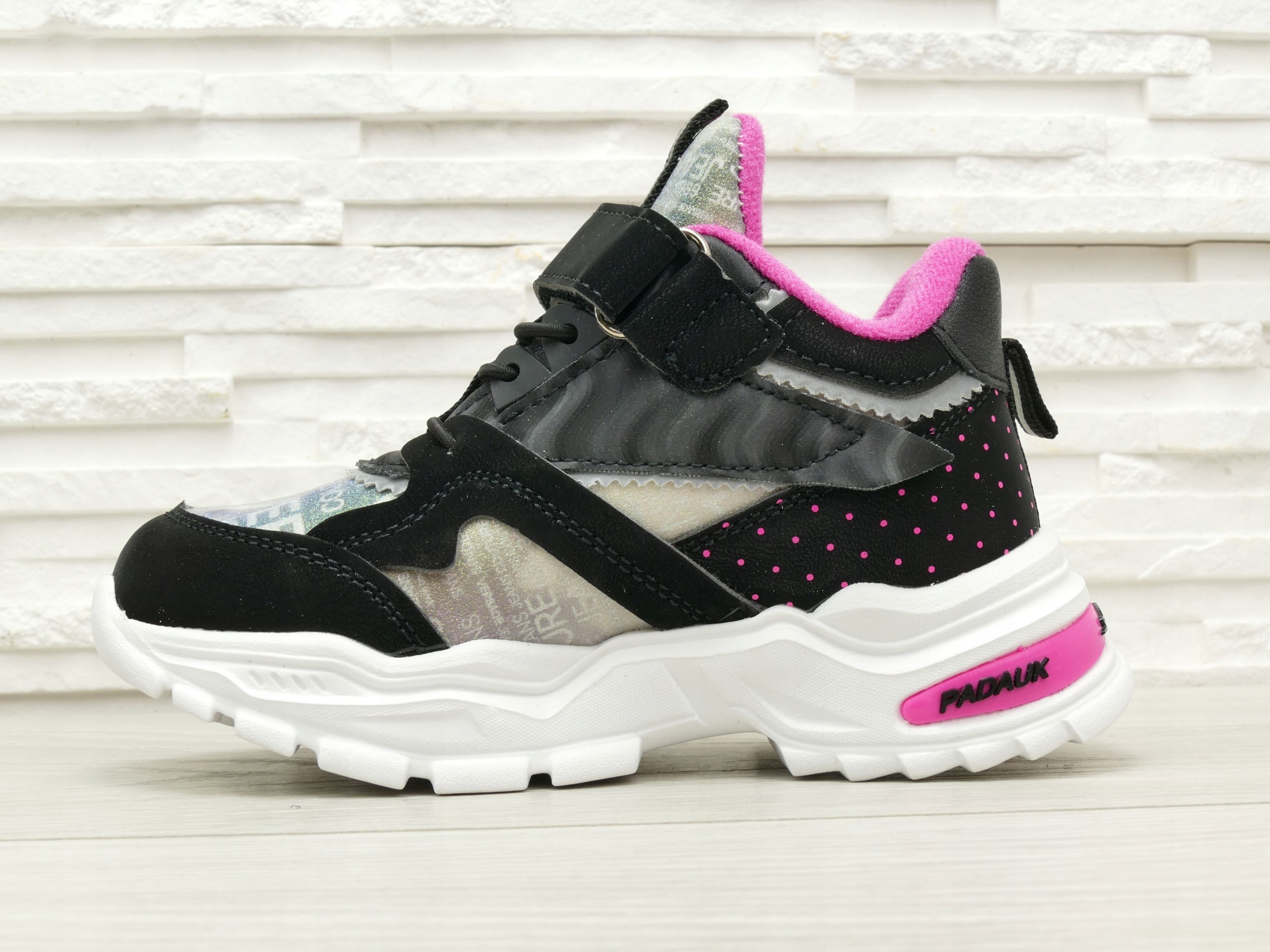 DZIEWCZĘCE TRZEWIKI PÓŁBUTY DZIECIĘCE SPORTOWE BUTY PRZEJŚCIOWE R. 26 Kolor wielokolorowy