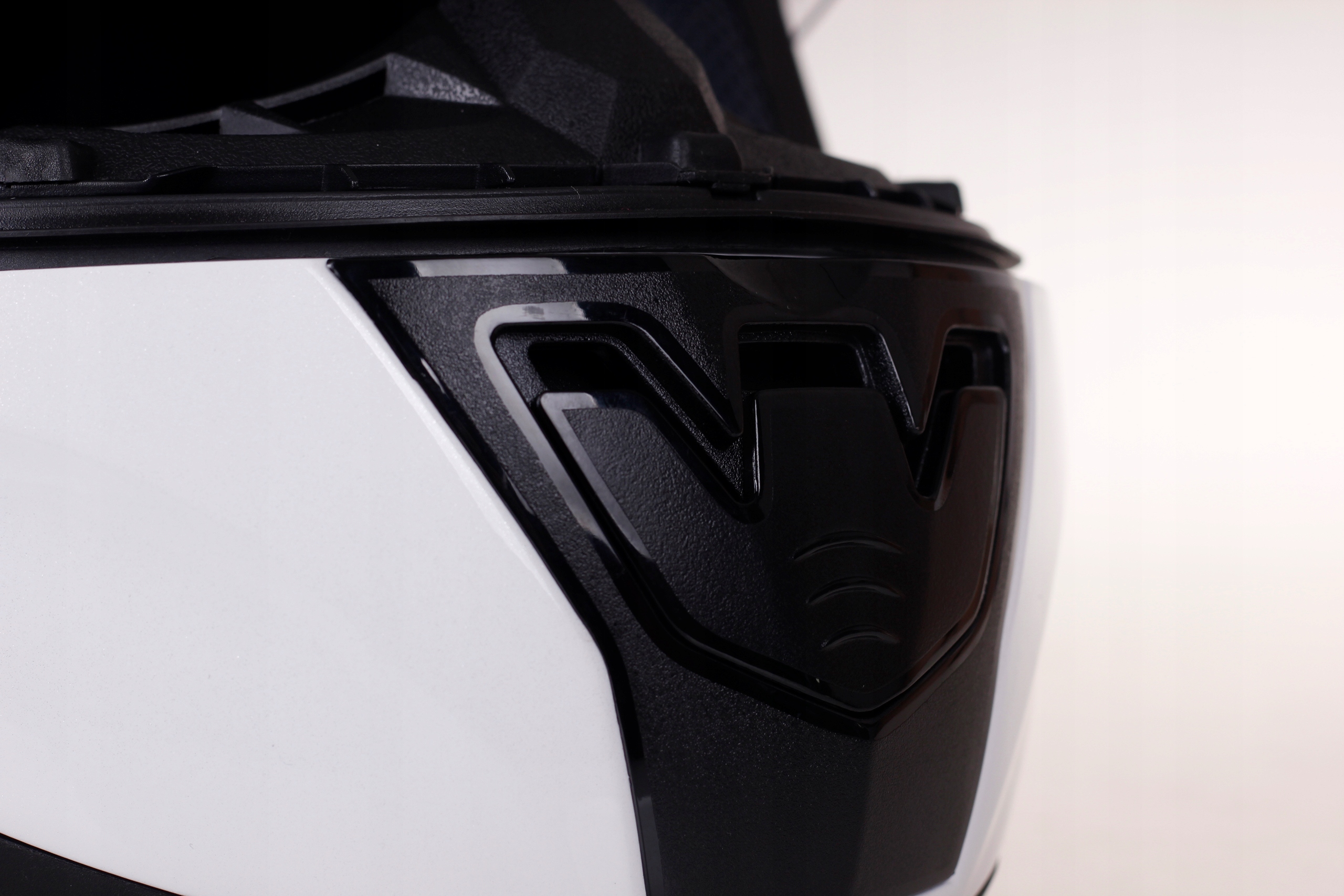 KASK MOTOCYKLOWY LS2 FF353 II RAPID BIAŁY ECE 22.06 SYSTEM PINLOCK Cechy dodatkowe deflektor nosa demontowalny podbródek osłona podbródka