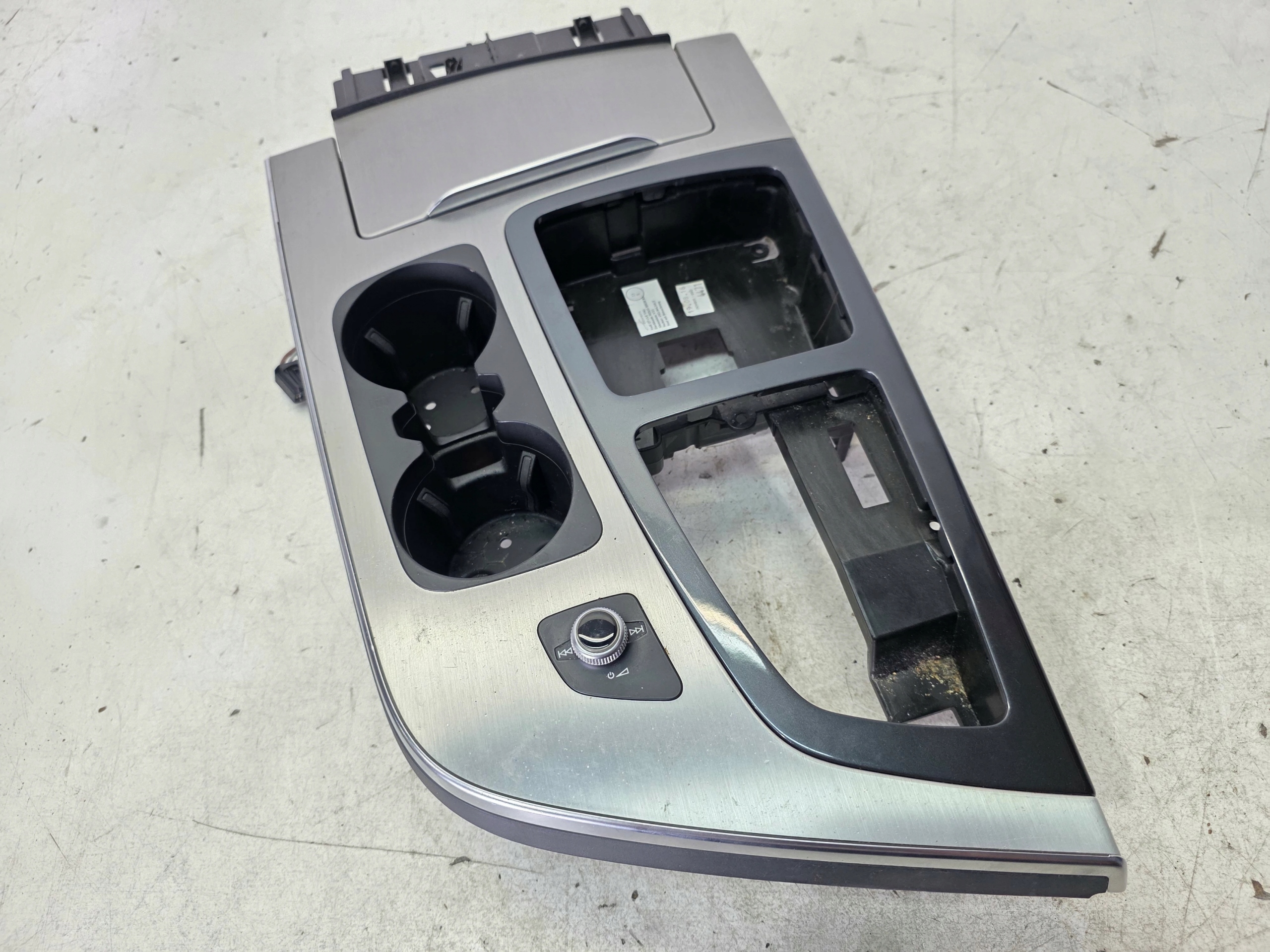Gehäuse DEKOR TUNEL mitte AUDI Q7 4M 4M2864241F ANGIELSKI