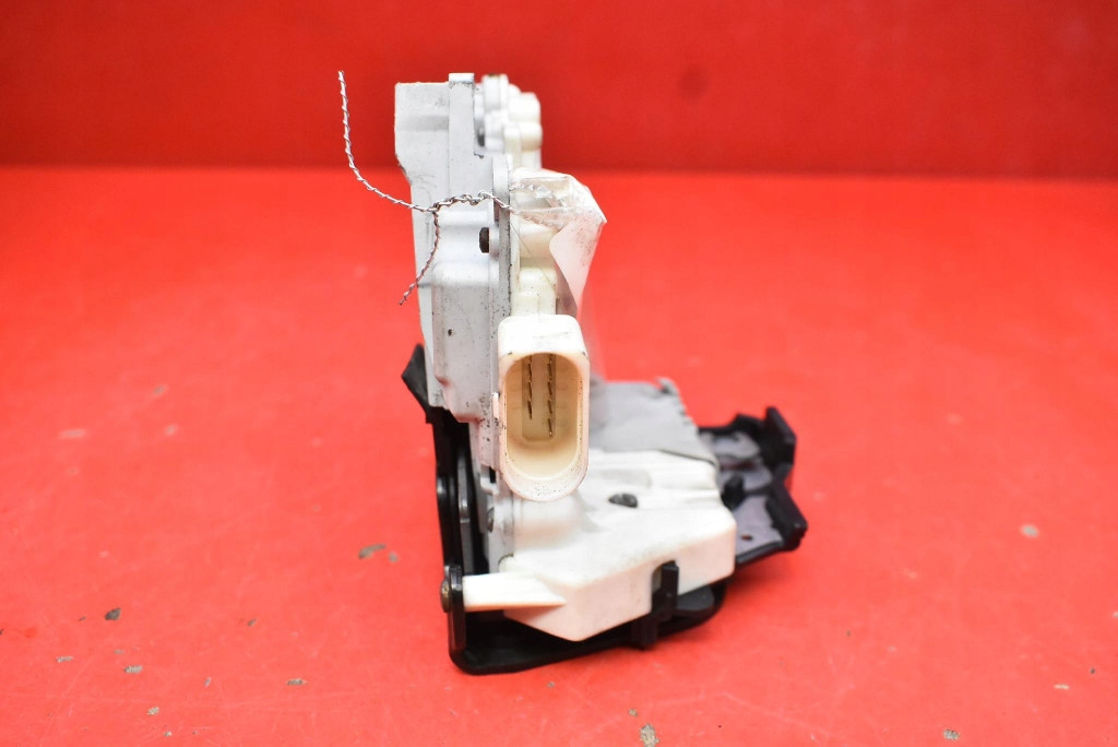 lock door left front front EU 4F1837015 AUDI A6 C6 sedan 04-08