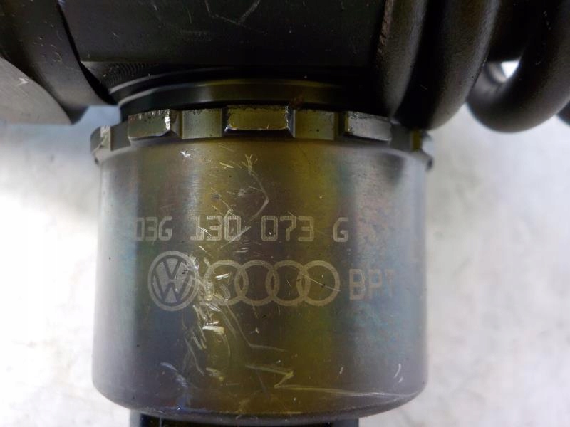 VOLKSWAGEN GOLF V Pumpedüse 03G130073G+ 2.0 TDI BOSCH