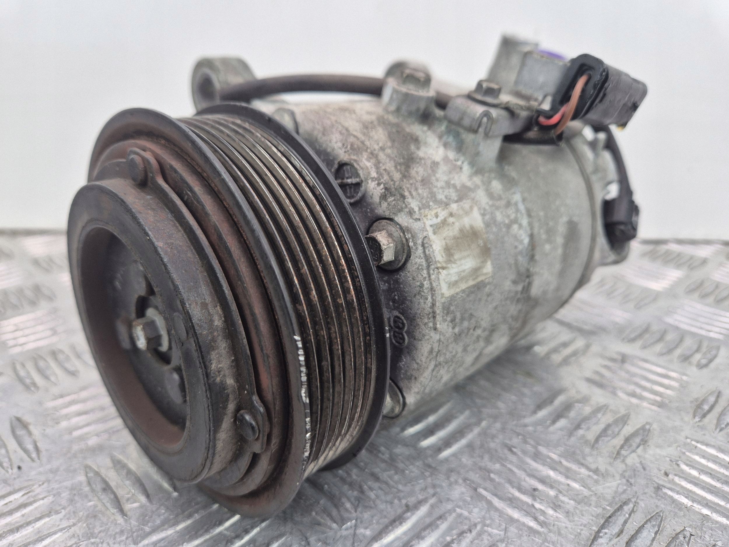 BMW 2 F46 218d klimakompressor 9295050 B47C20A