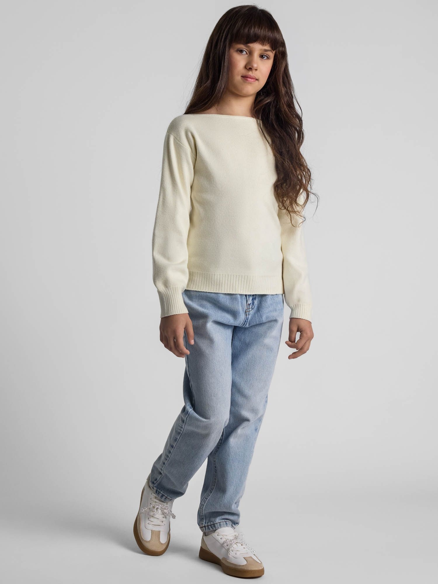 Sweter Dziewczęcy z dekoltem w łódkę Biały Minoti R 134
