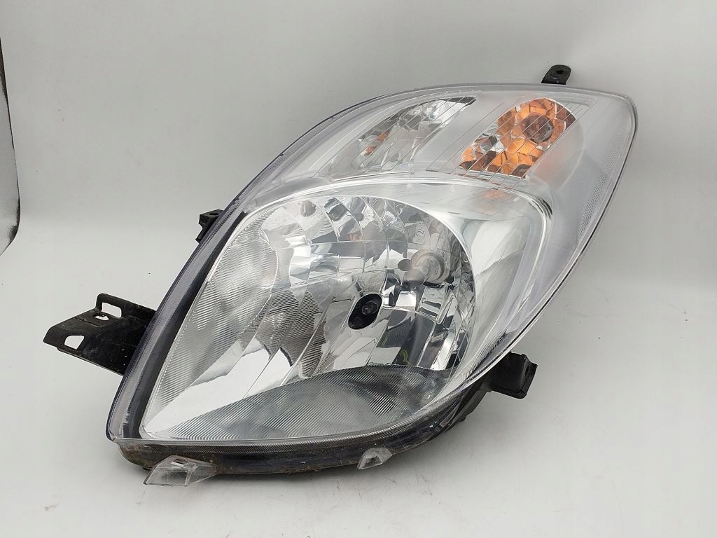 Toyota Yaris II 2 light left front front